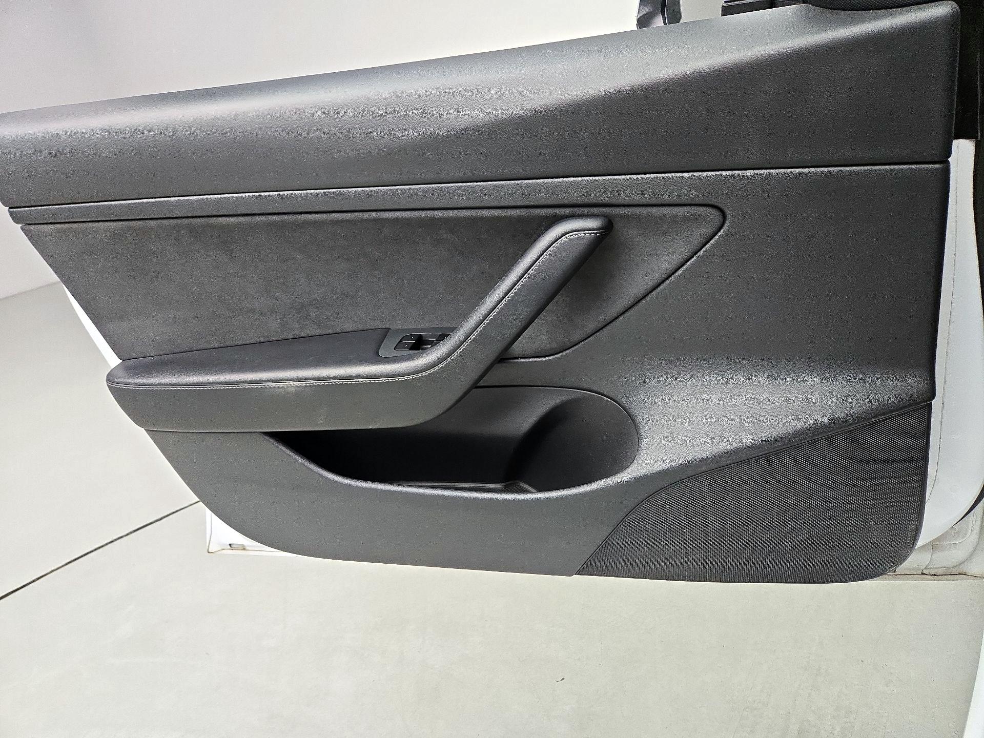 Thumbnail: 2021 Tesla Model 3 - 12