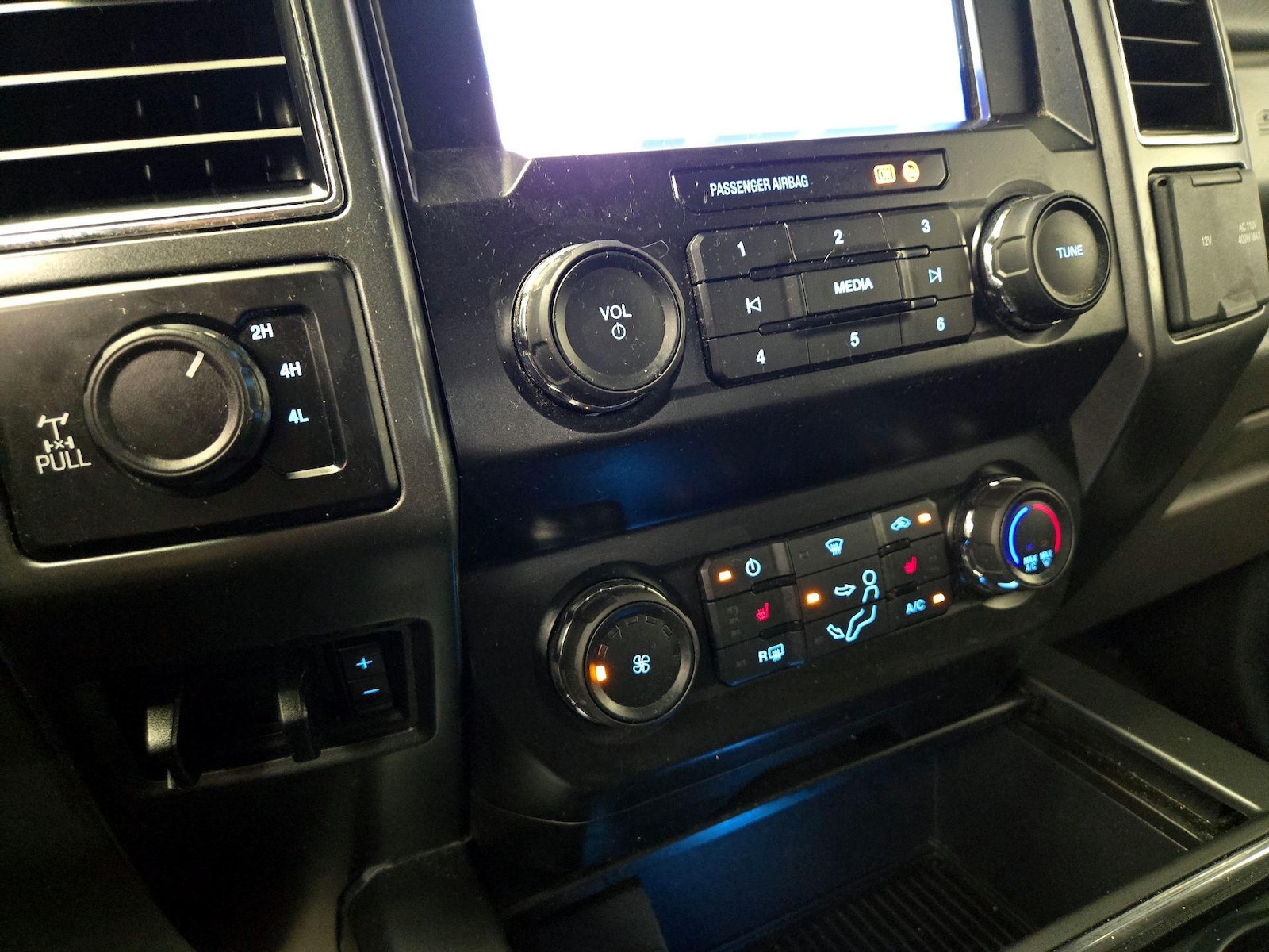 2022 Ford F-250 Super Duty XLT - Photo 17