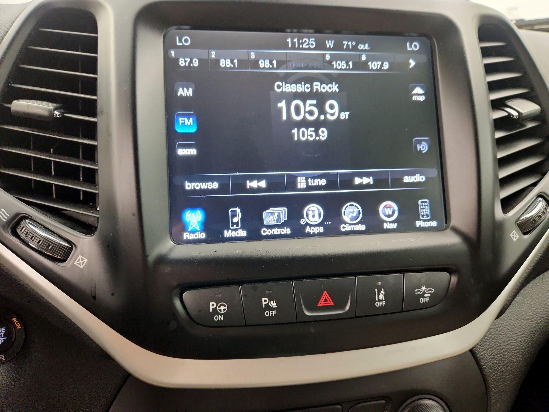 Thumbnail: 2018 Jeep Cherokee - 15