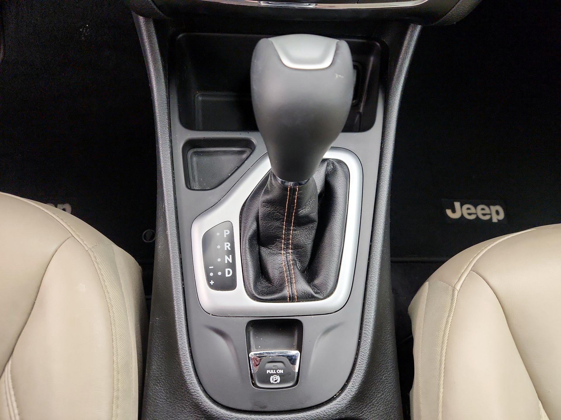 Thumbnail: 2018 Jeep Cherokee - 17