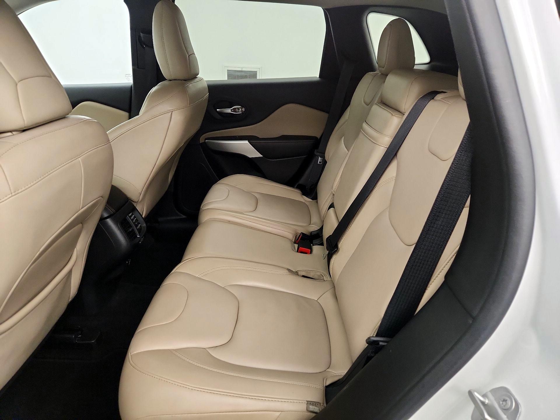 Thumbnail: 2018 Jeep Cherokee - 19