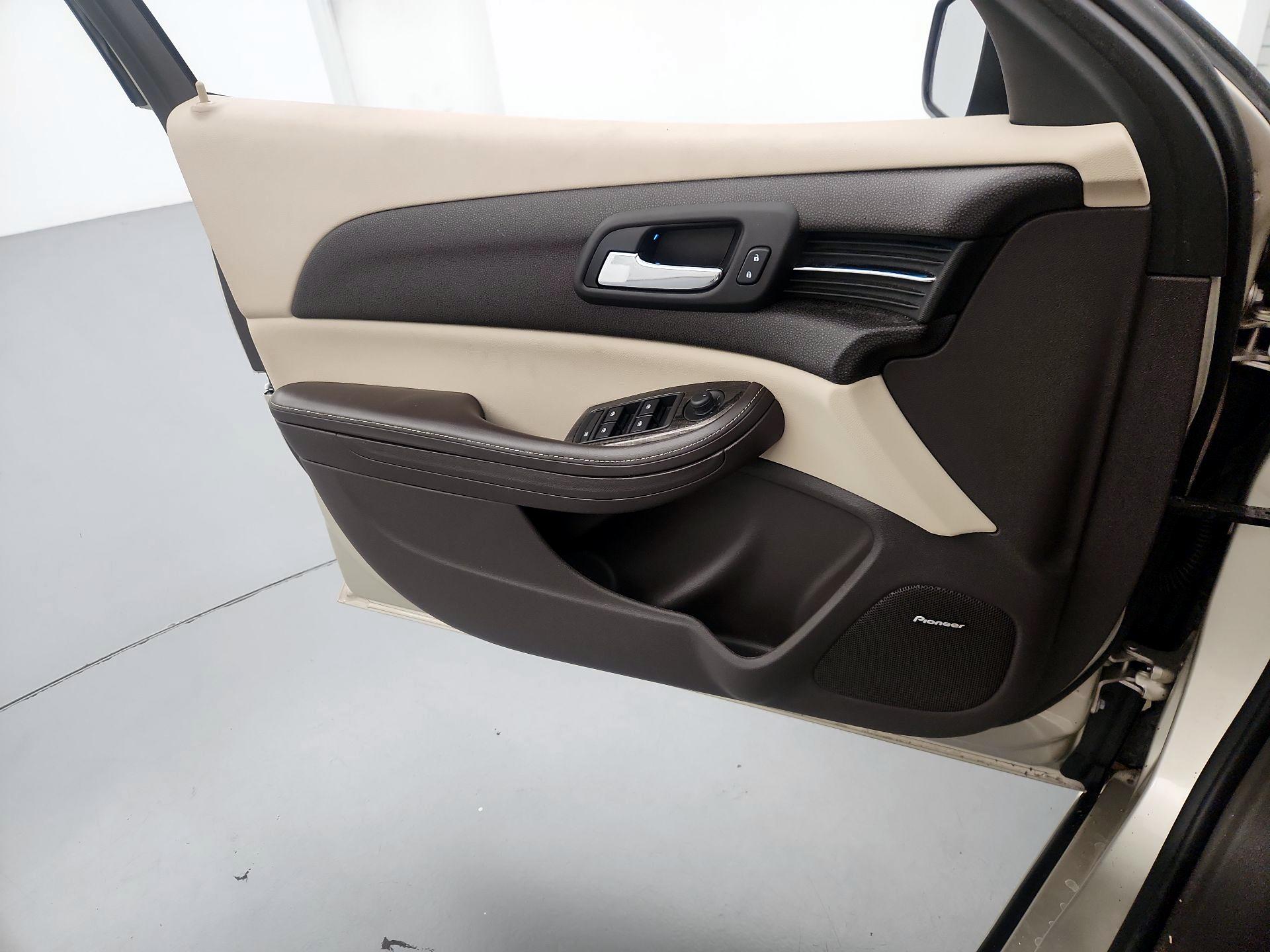 Thumbnail: 2015 Chevrolet Malibu - 12