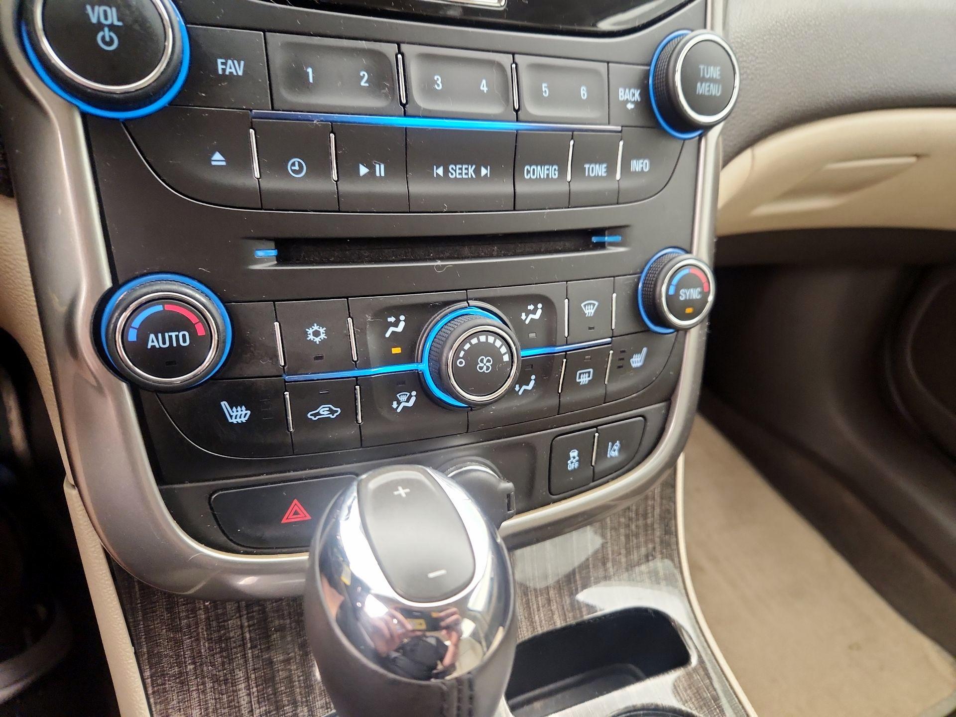 Thumbnail: 2015 Chevrolet Malibu - 16