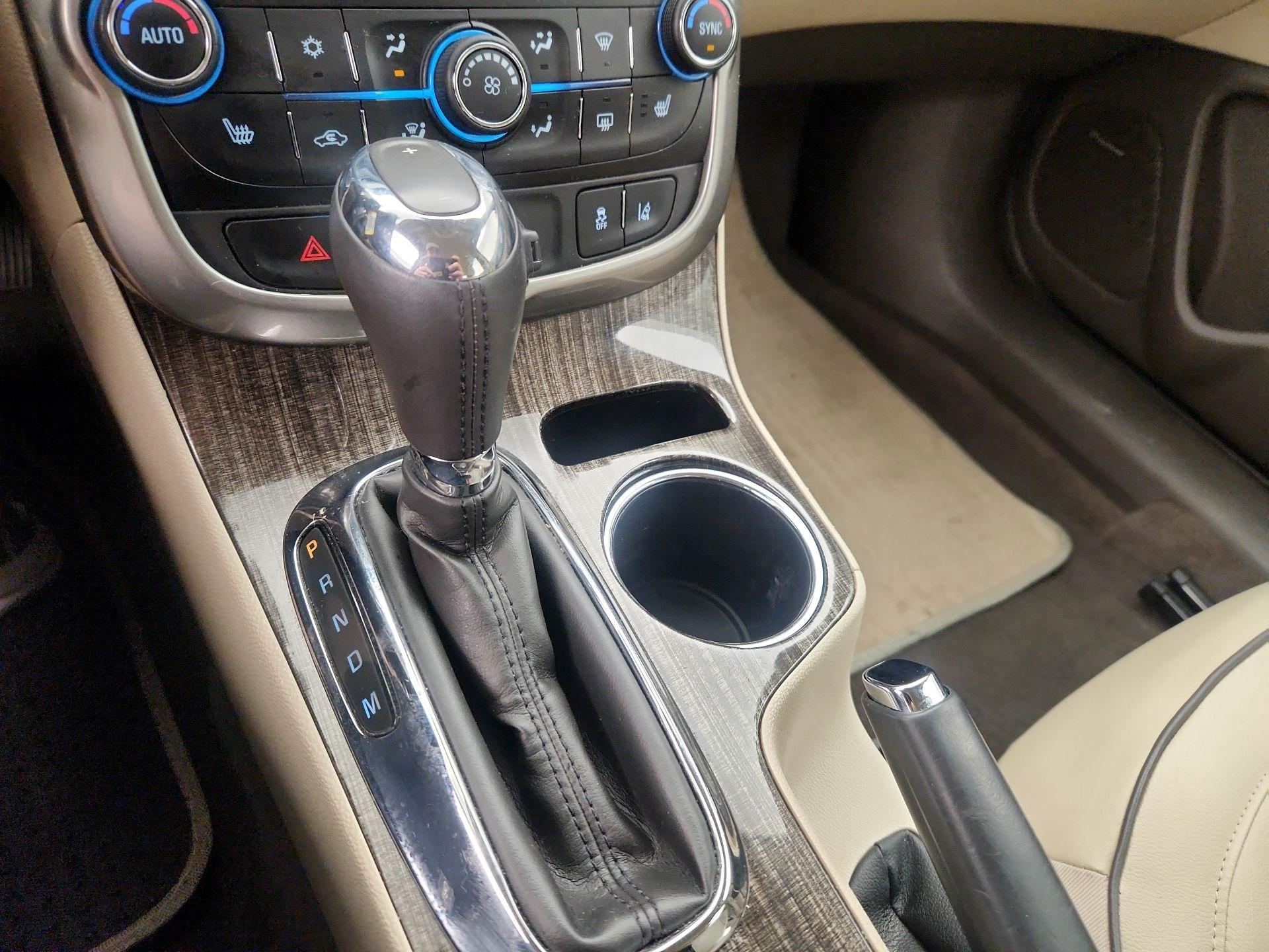 Thumbnail: 2015 Chevrolet Malibu - 17