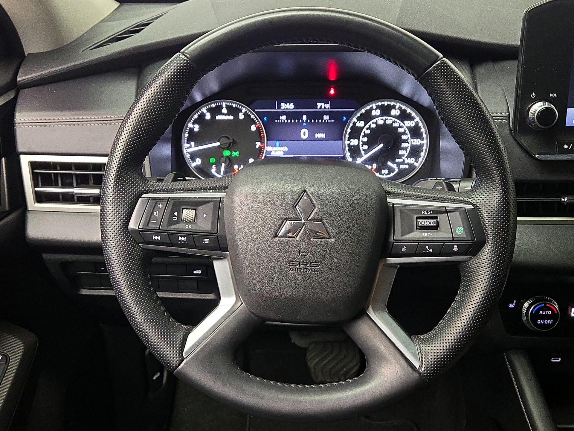 Thumbnail: 2024 Mitsubishi Outlander - 10