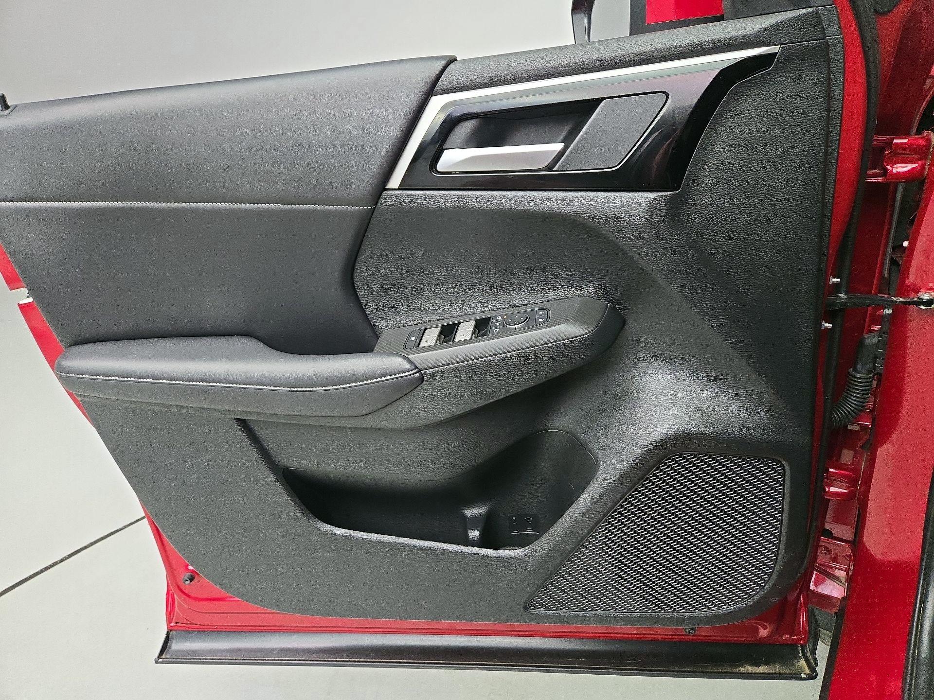 Thumbnail: 2024 Mitsubishi Outlander - 12