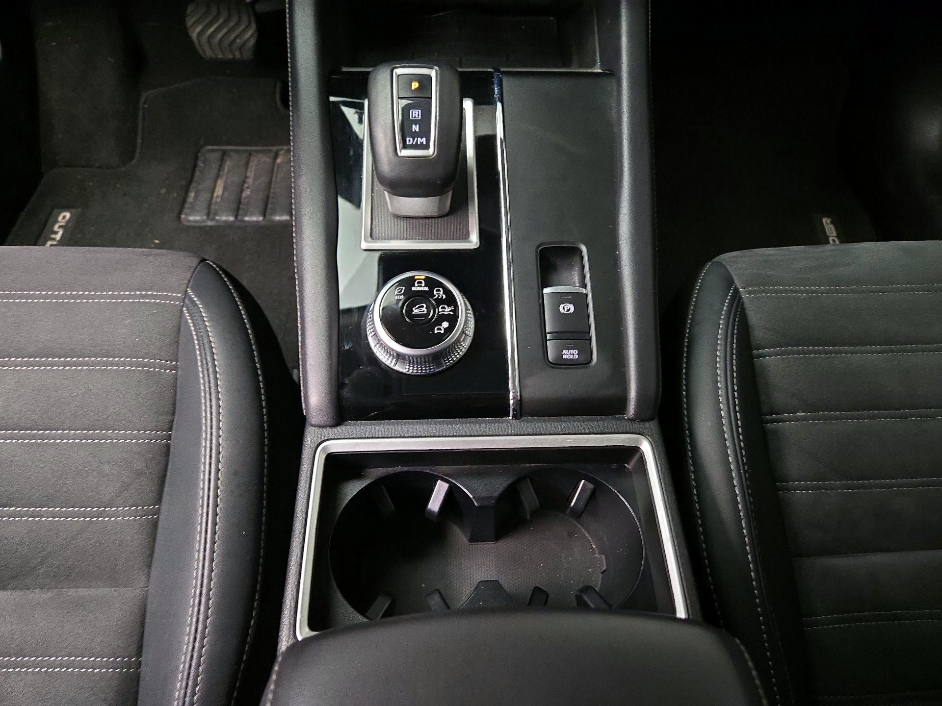 Thumbnail: 2024 Mitsubishi Outlander - 18