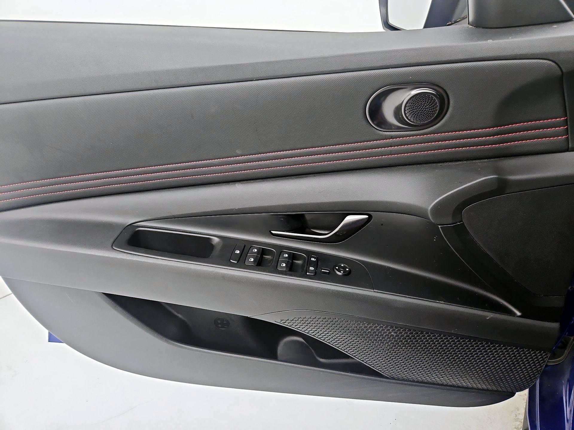 Thumbnail: 2022 Hyundai Elantra - 12