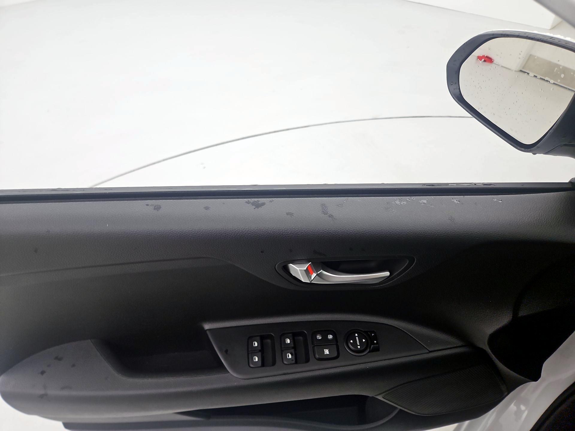 Thumbnail: 2023 Kia Rio - 12