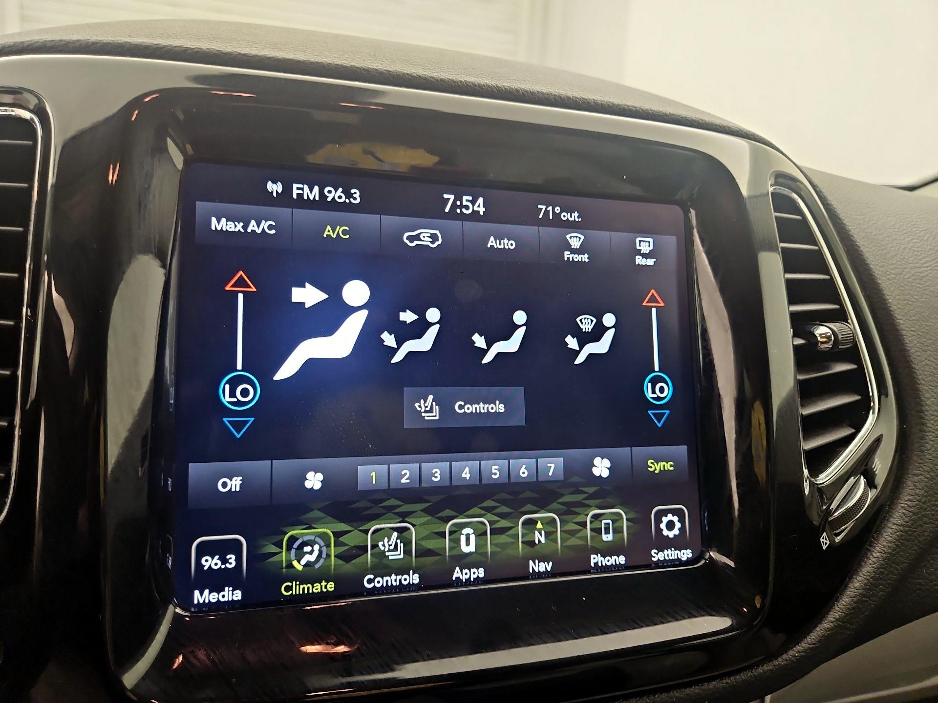 Thumbnail: 2021 Jeep Compass - 13