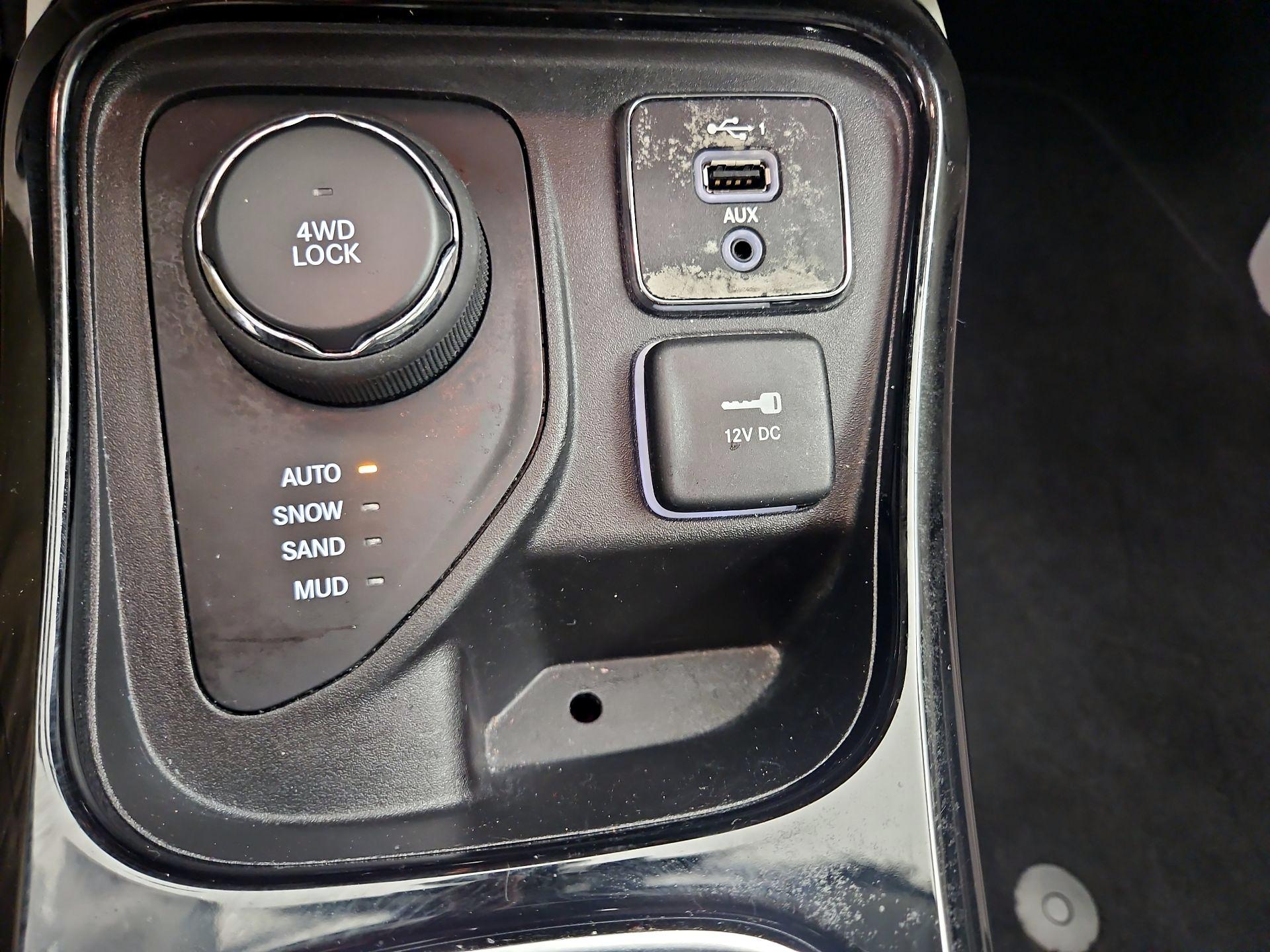 Thumbnail: 2021 Jeep Compass - 16