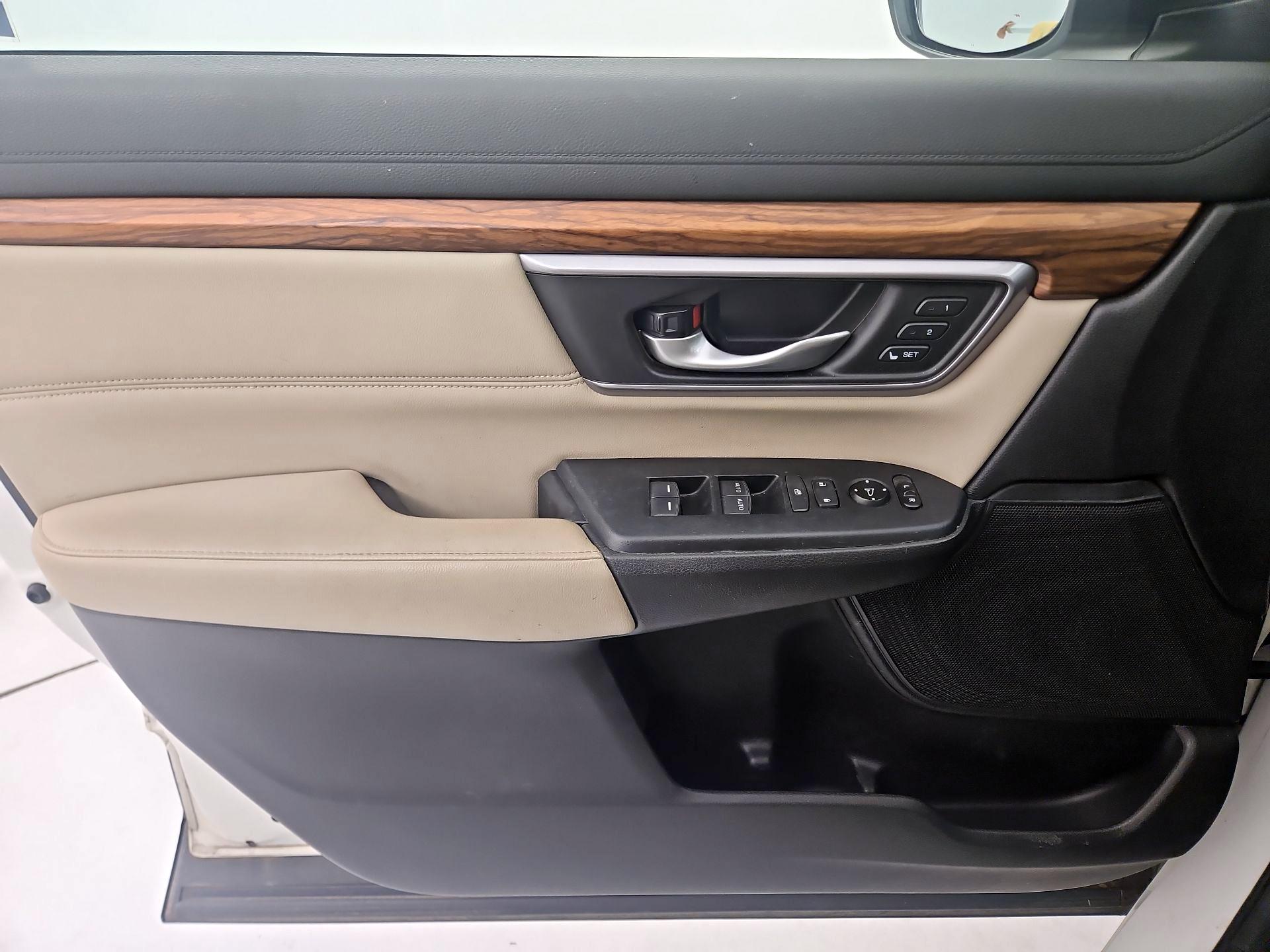 Thumbnail: 2017 Honda CR-V - 10