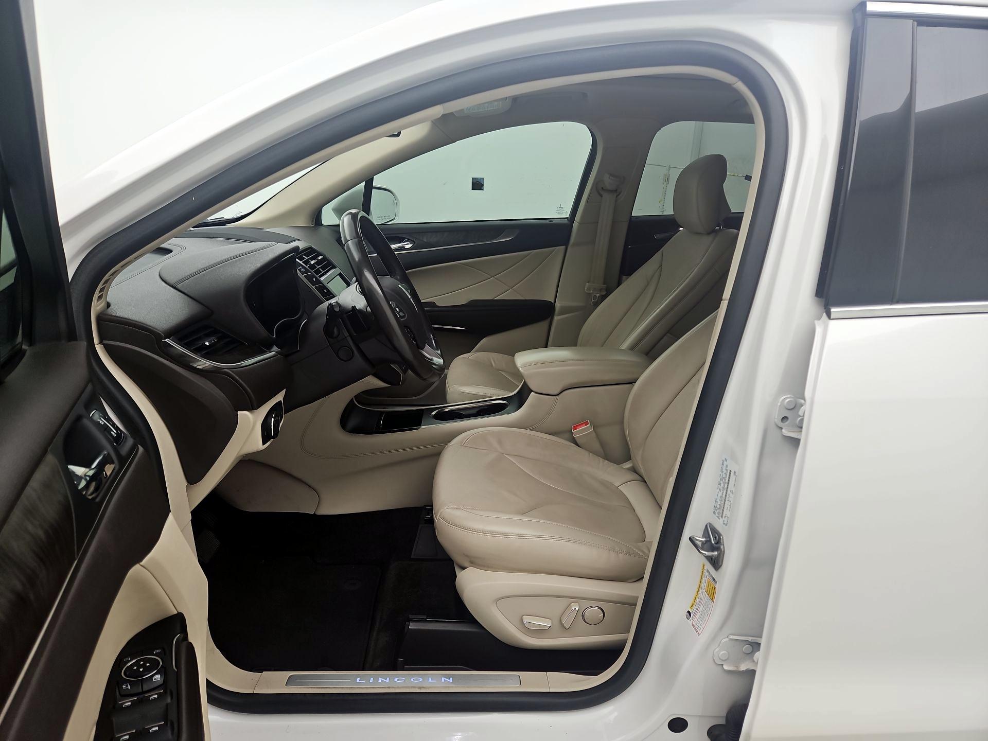 Thumbnail: 2017 Lincoln MKC - 11