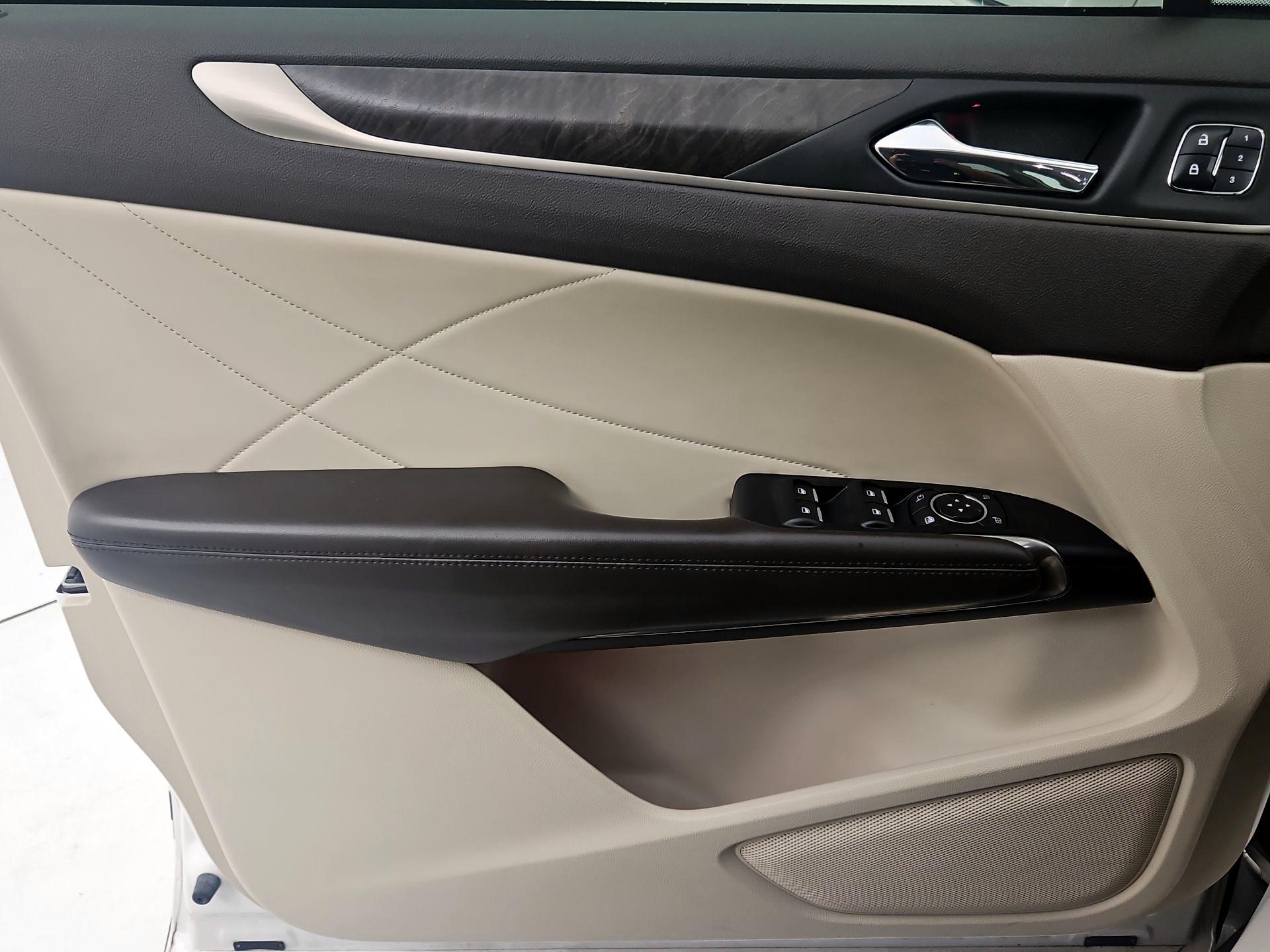 Thumbnail: 2017 Lincoln MKC - 12