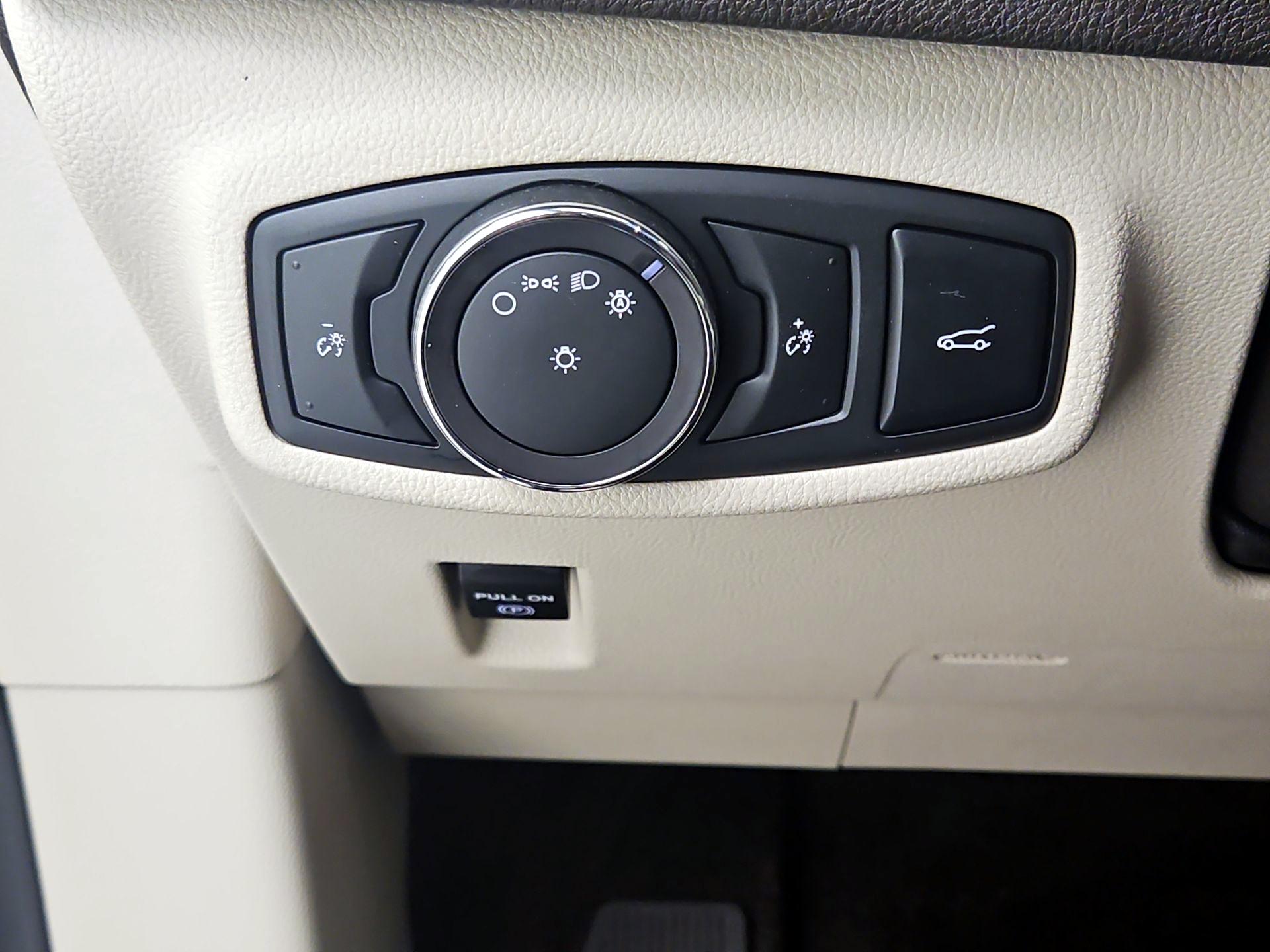 Thumbnail: 2017 Lincoln MKC - 13