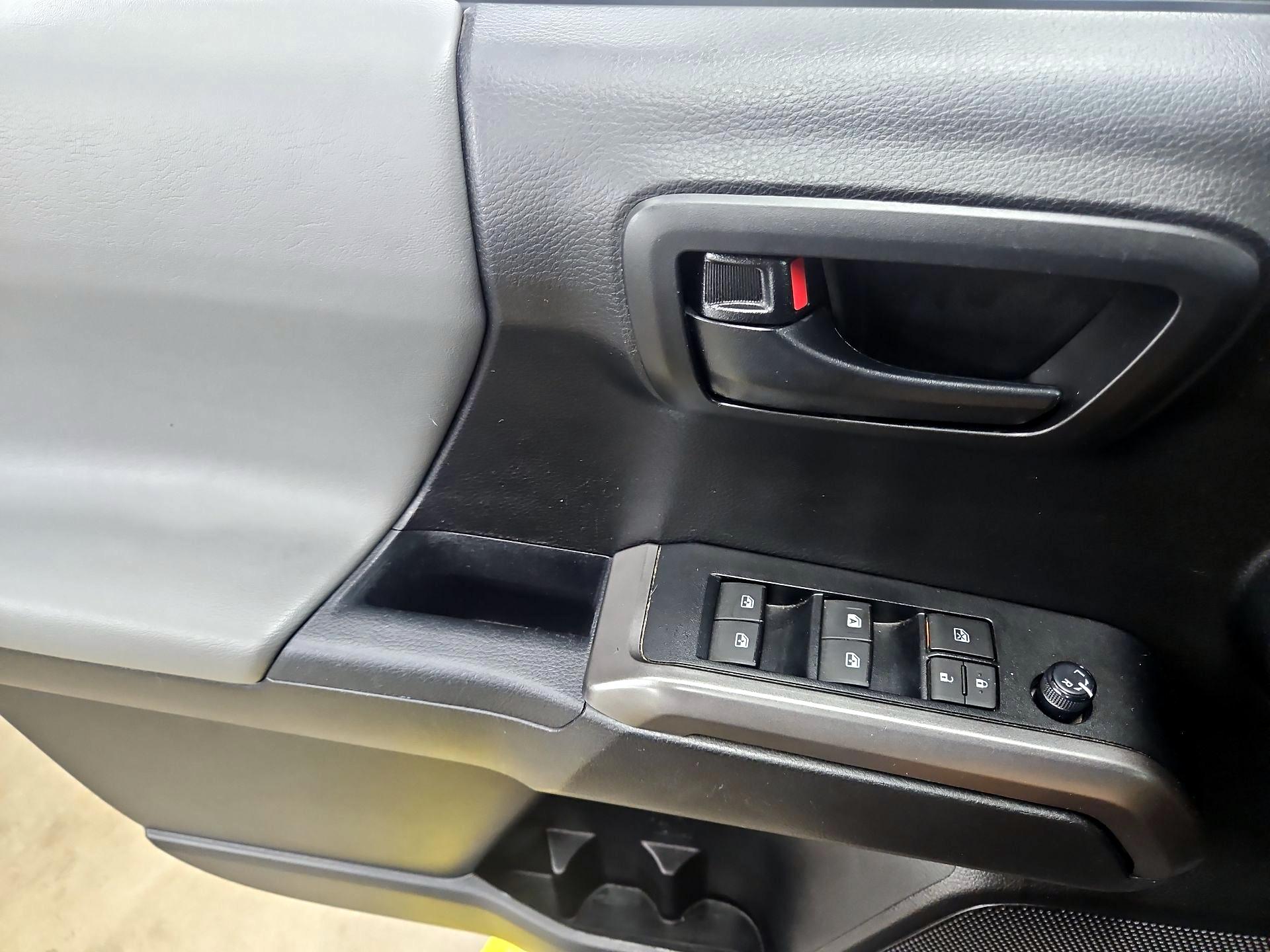 Thumbnail: 2019 Toyota Tacoma - 12