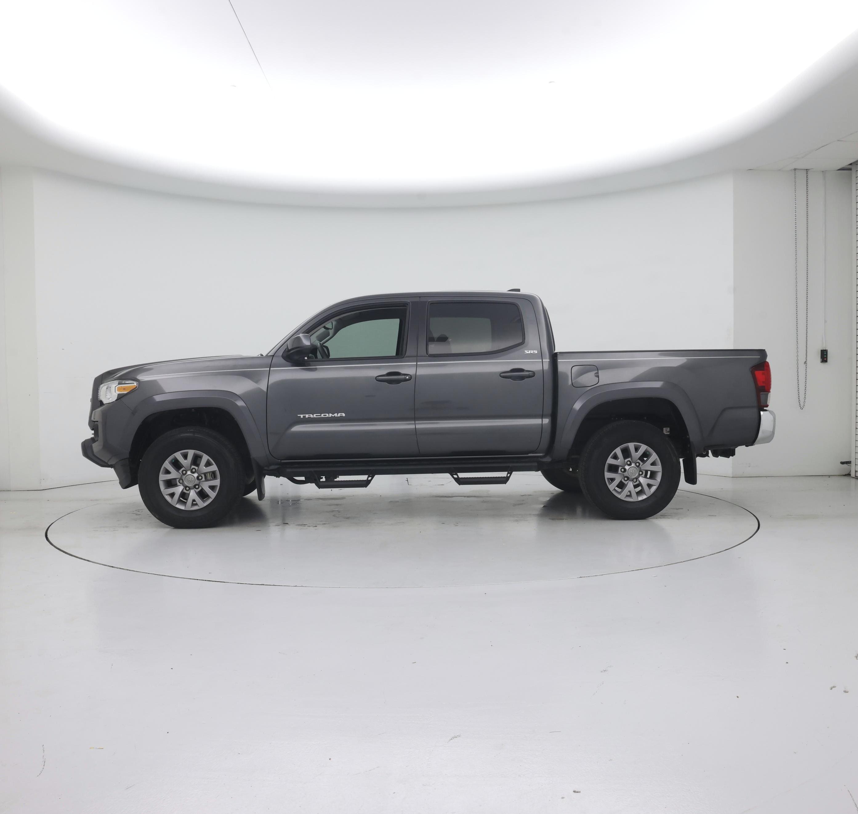 Thumbnail: 2019 Toyota Tacoma - 3