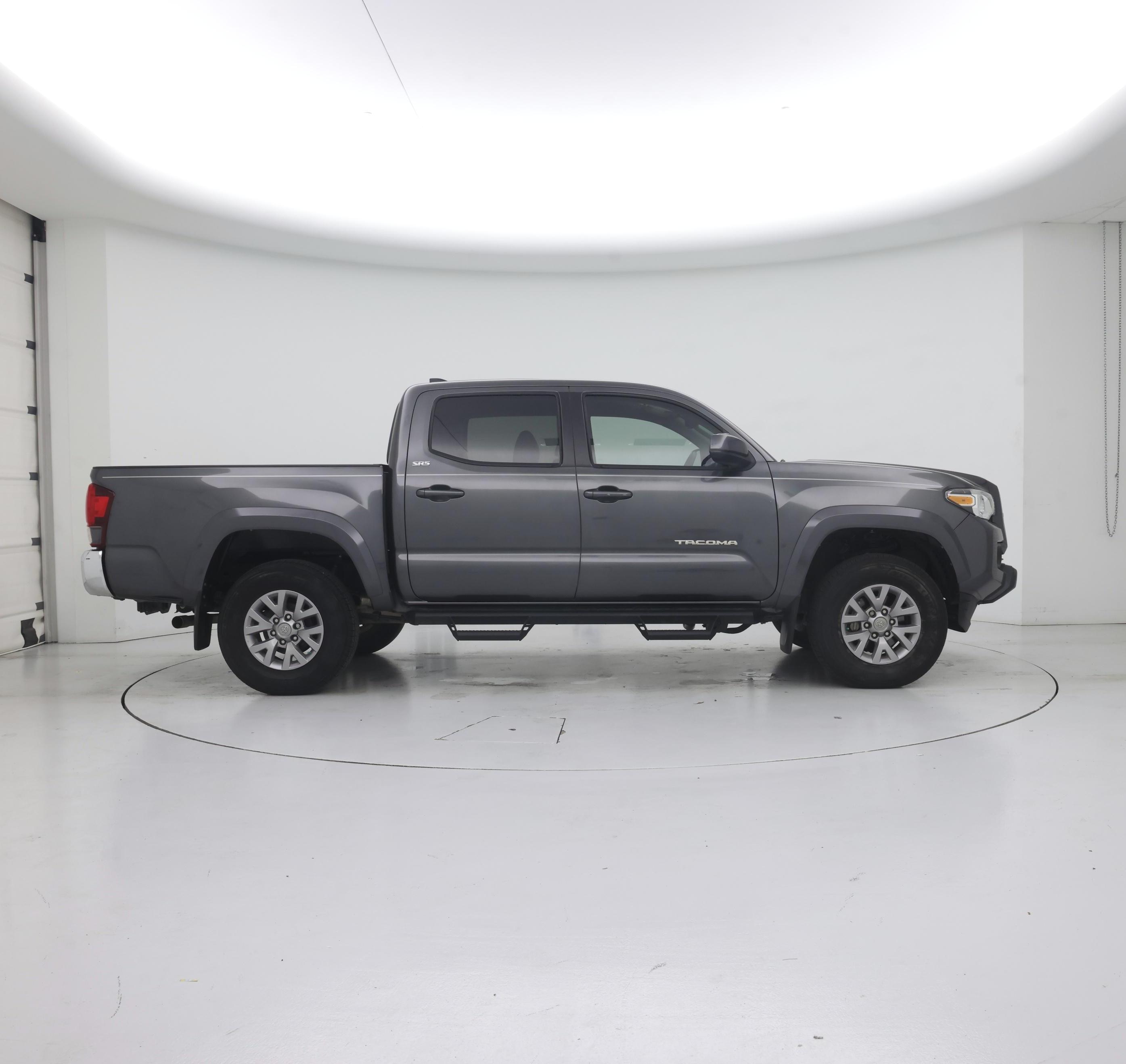 Thumbnail: 2019 Toyota Tacoma - 7