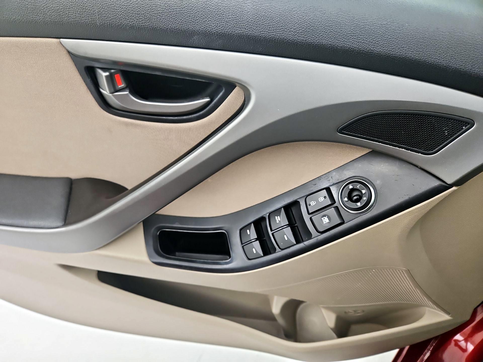 Thumbnail: 2015 Hyundai Elantra - 10