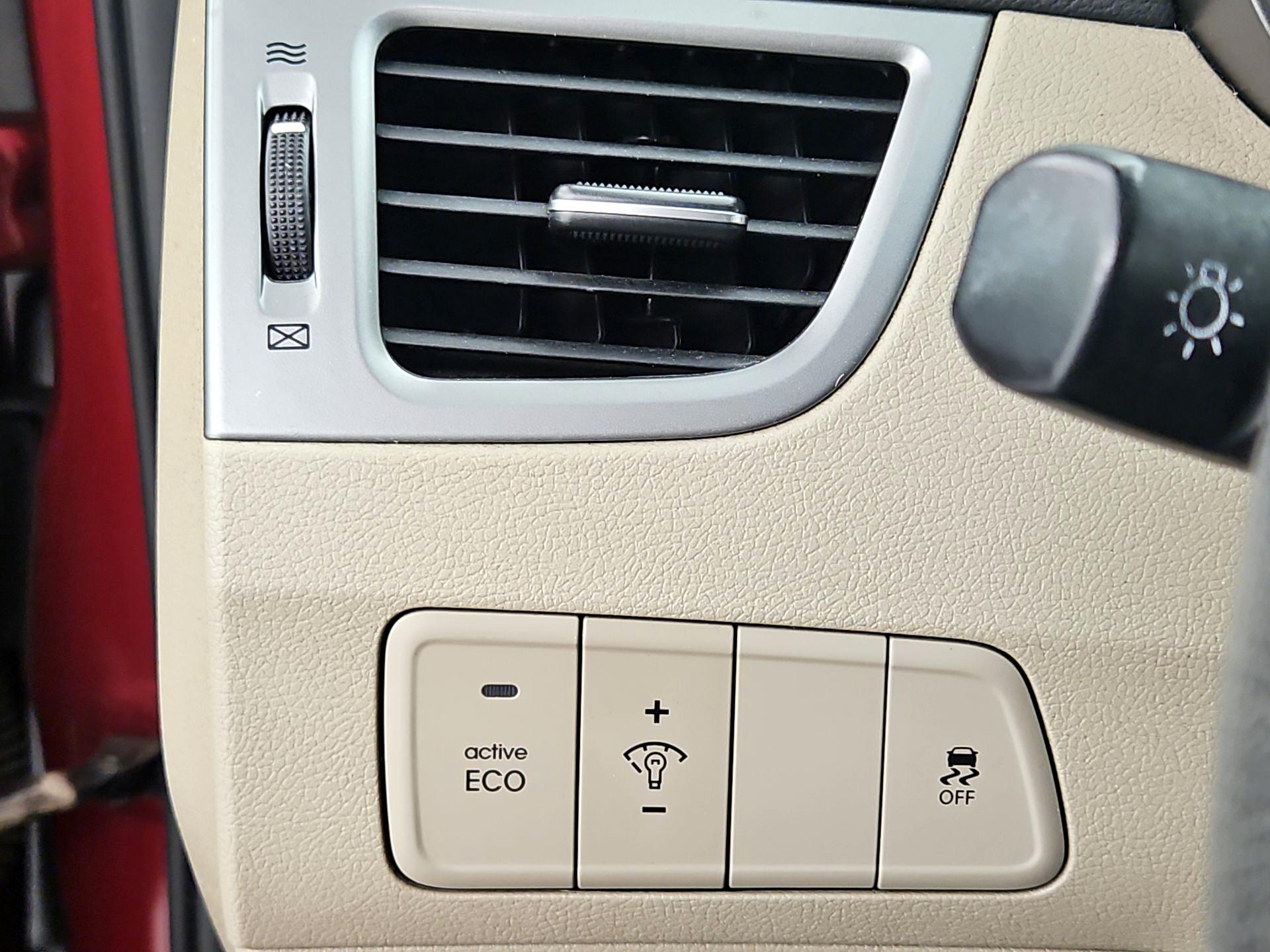 Thumbnail: 2015 Hyundai Elantra - 11