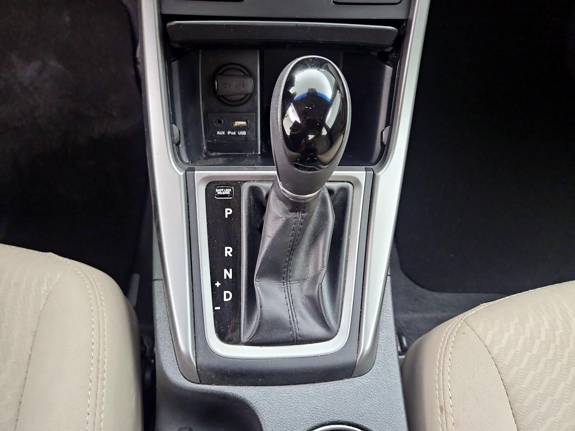 Thumbnail: 2015 Hyundai Elantra - 15