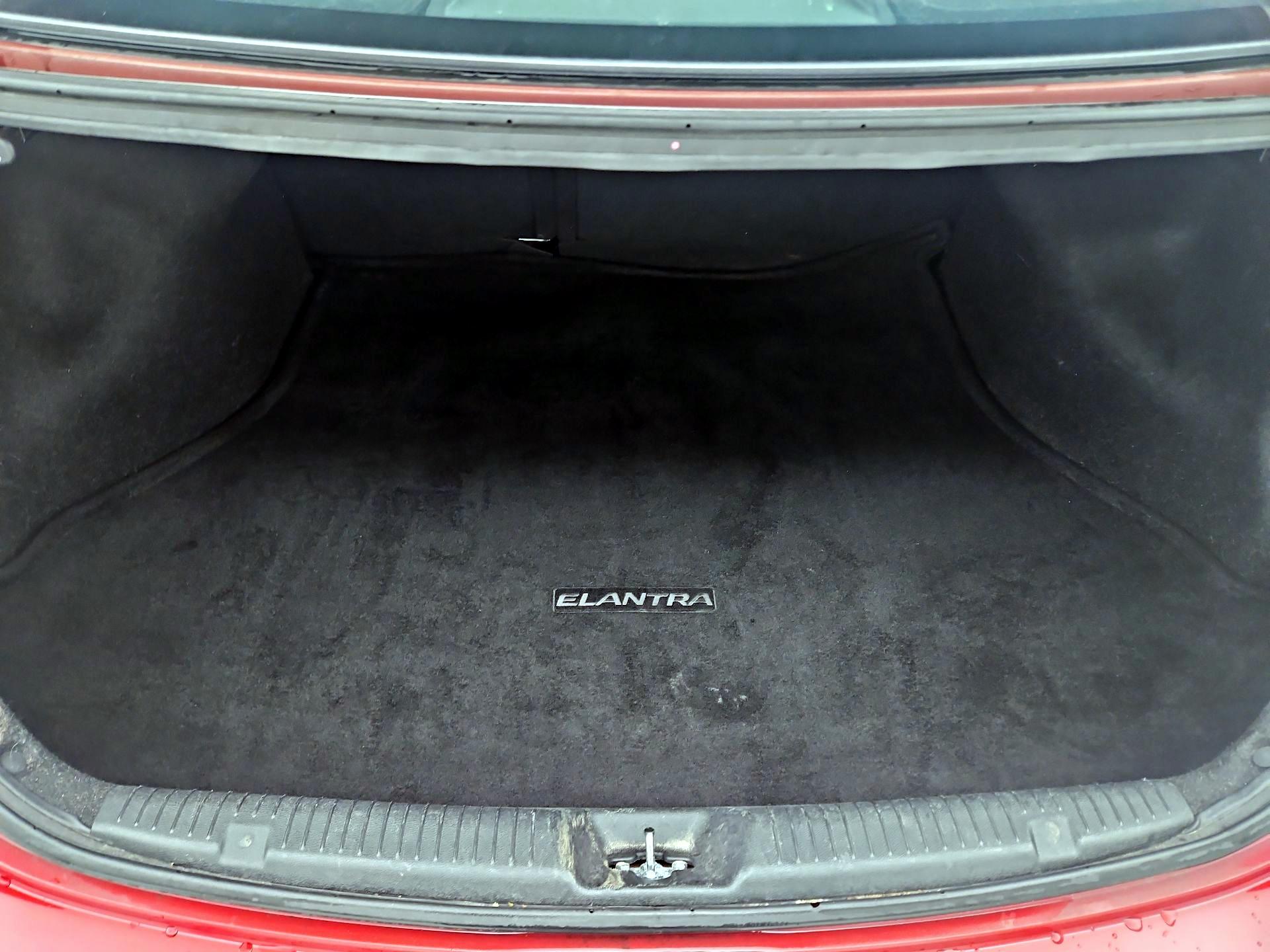 Thumbnail: 2015 Hyundai Elantra - 18