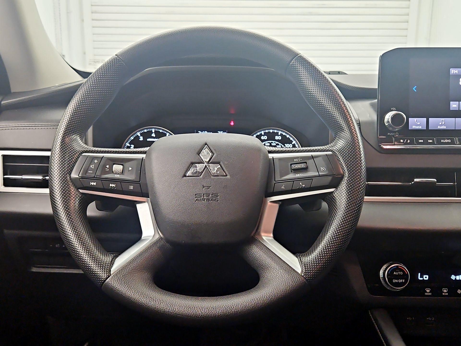 Thumbnail: 2022 Mitsubishi Outlander - 10