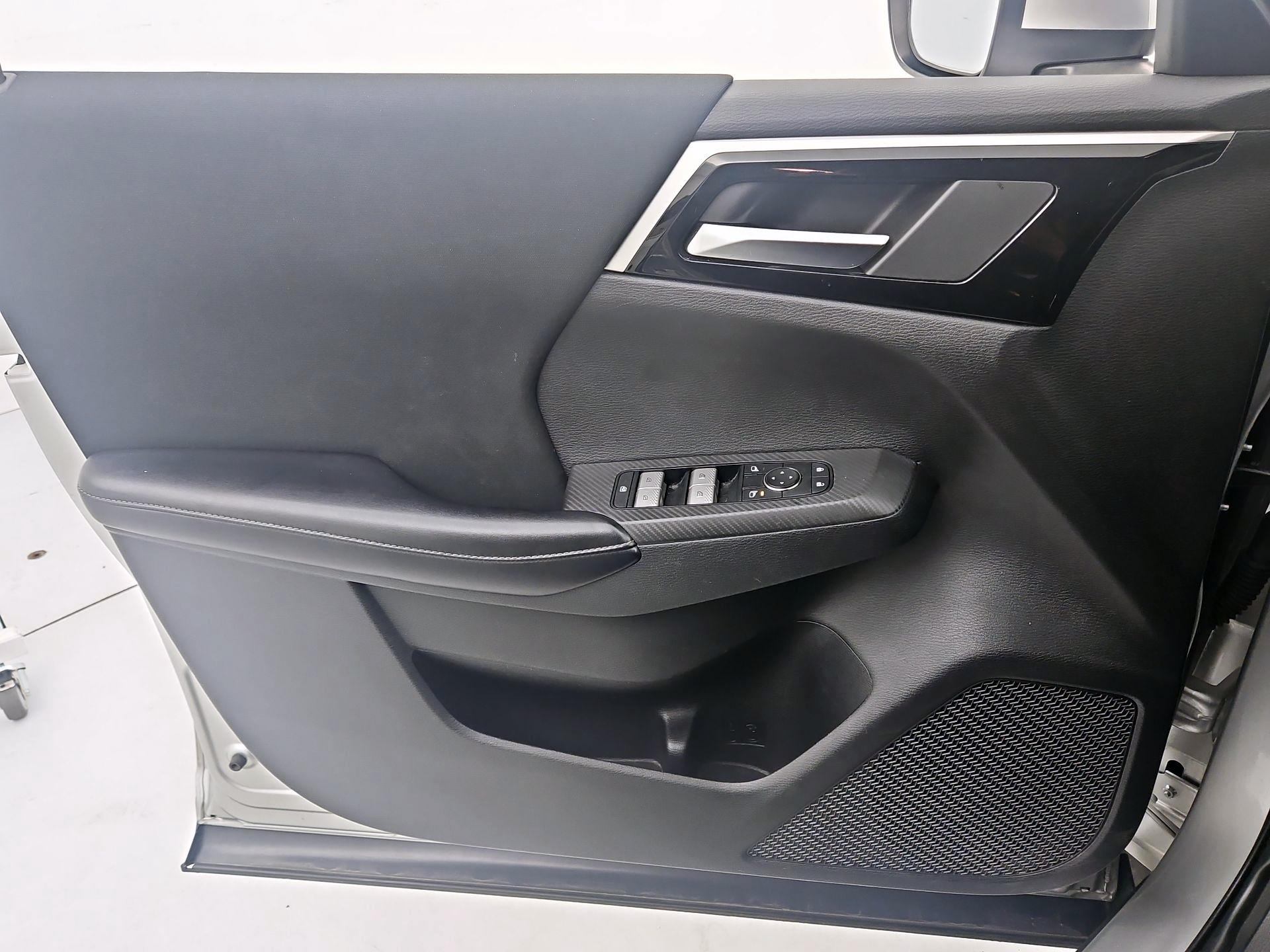 Thumbnail: 2022 Mitsubishi Outlander - 12