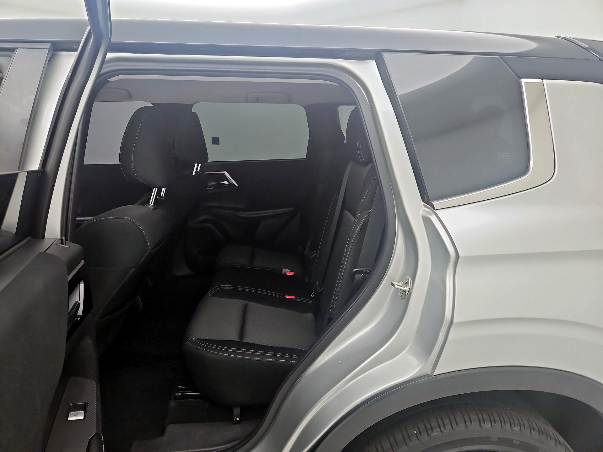 Thumbnail: 2022 Mitsubishi Outlander - 19