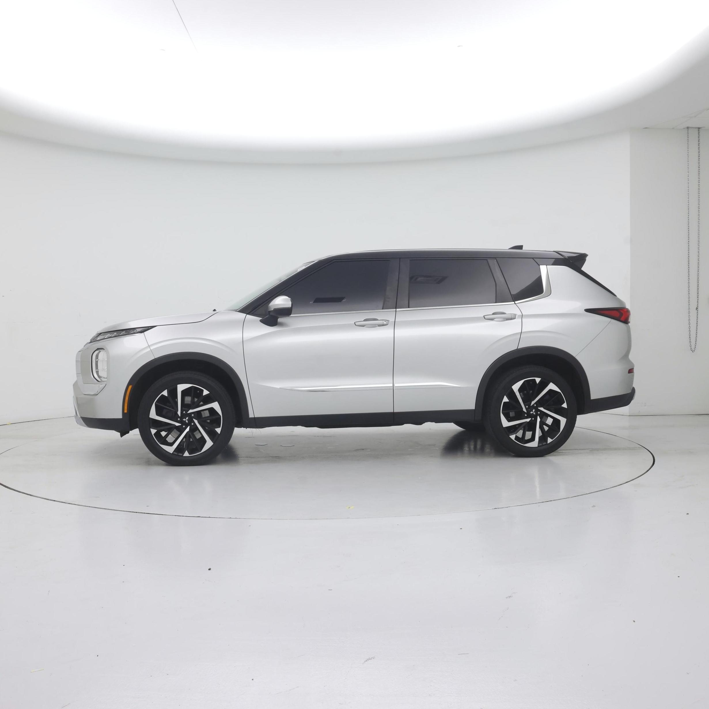 Thumbnail: 2022 Mitsubishi Outlander - 3