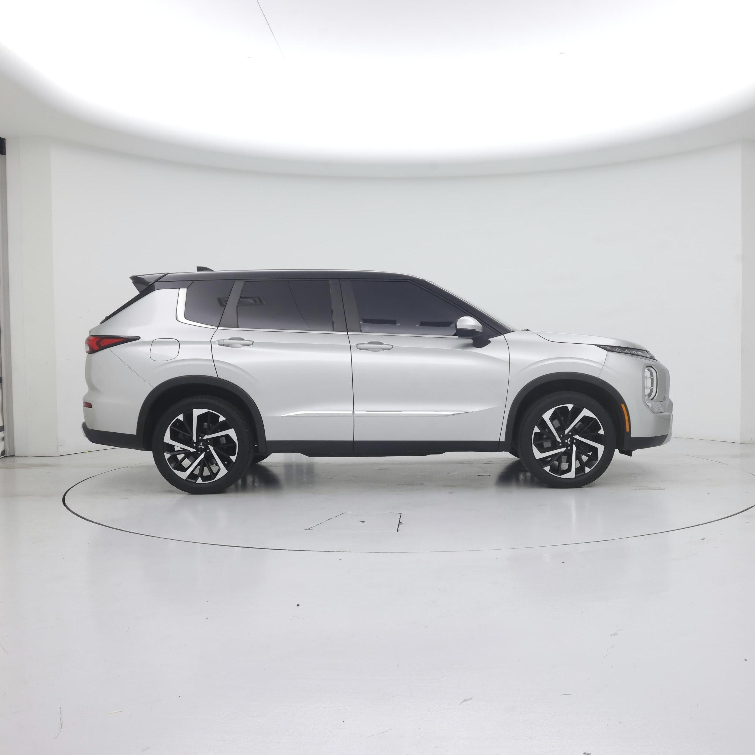 Thumbnail: 2022 Mitsubishi Outlander - 7