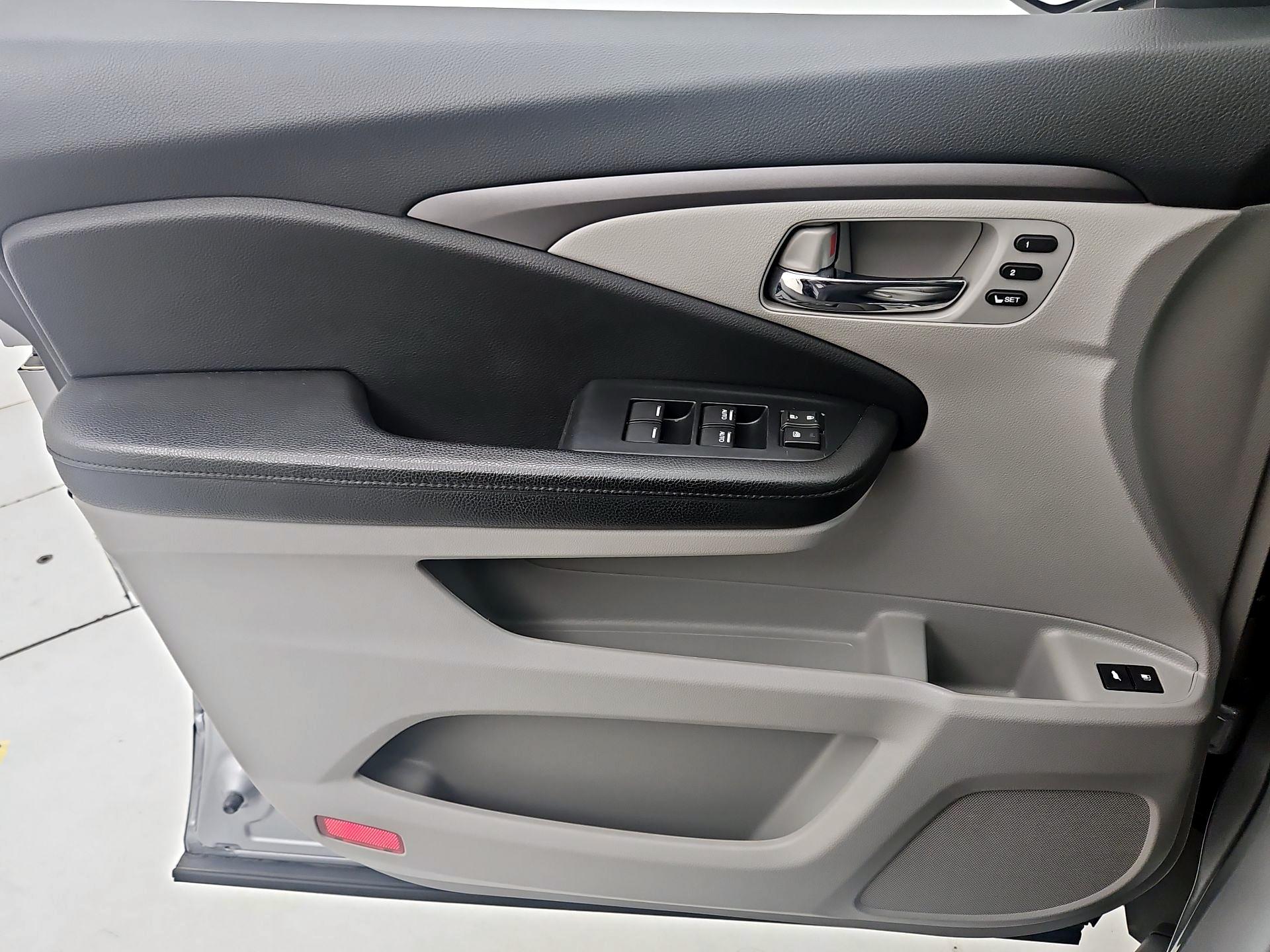 Thumbnail: 2020 Honda Pilot - 12