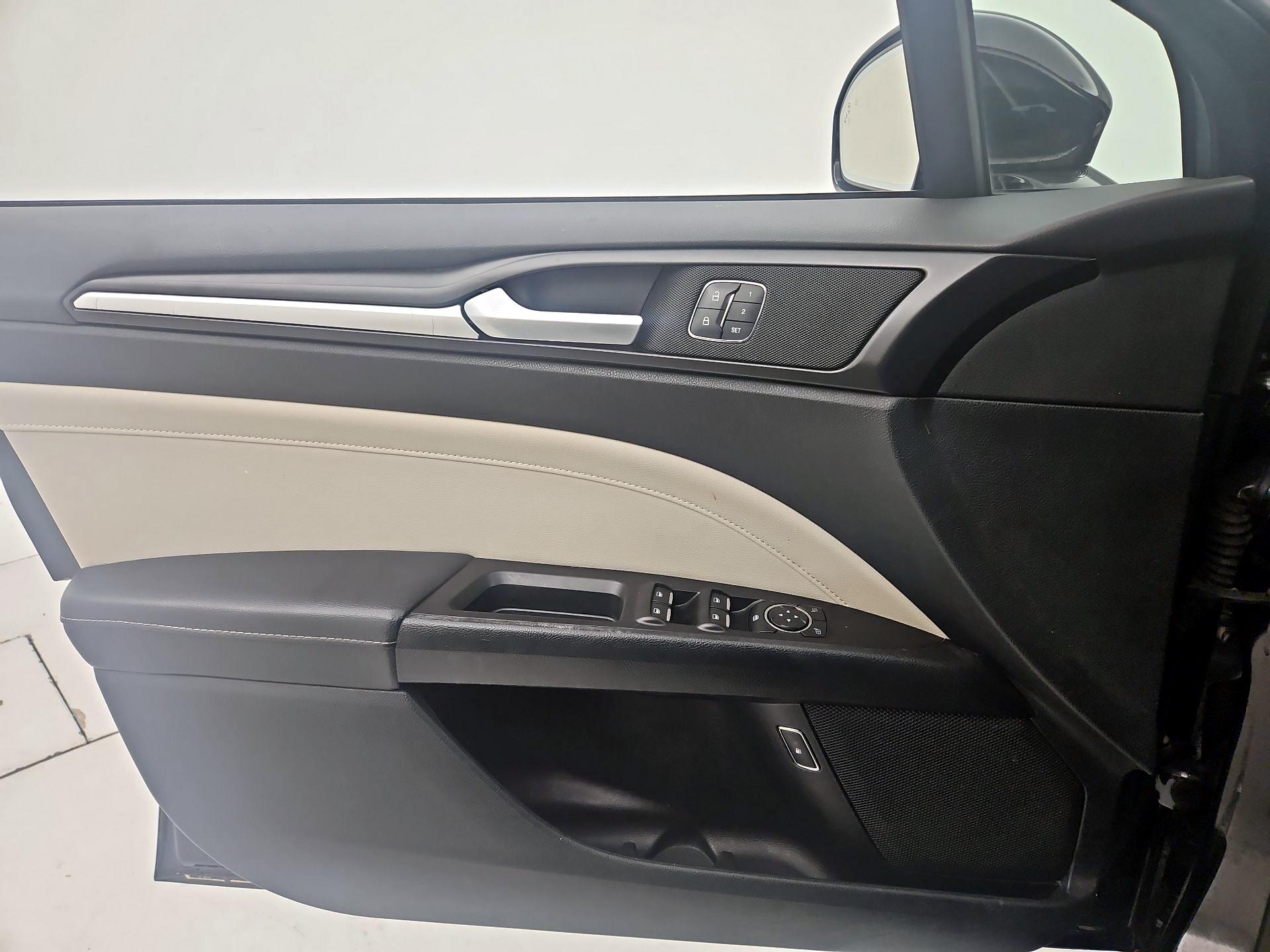 Thumbnail: 2017 Ford Fusion - 12