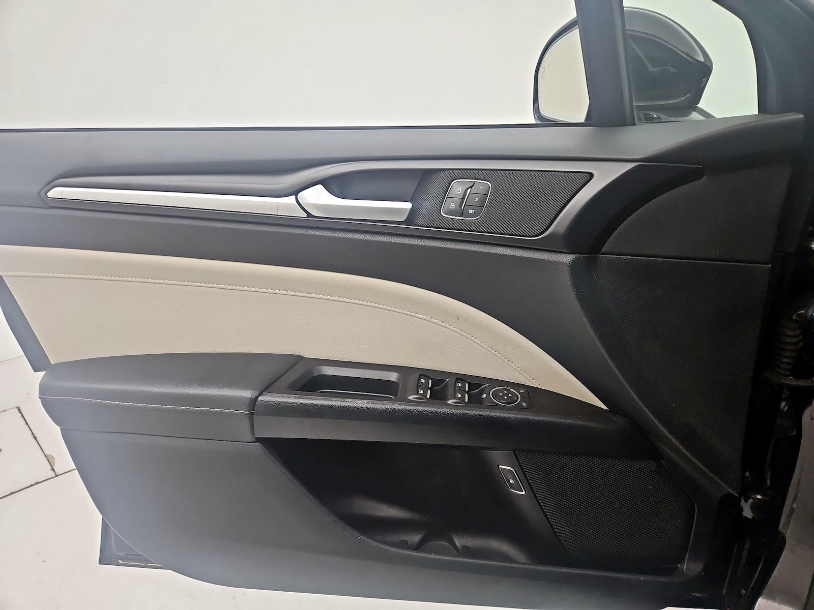 2017 Ford Fusion Energi Titanium - Photo 13