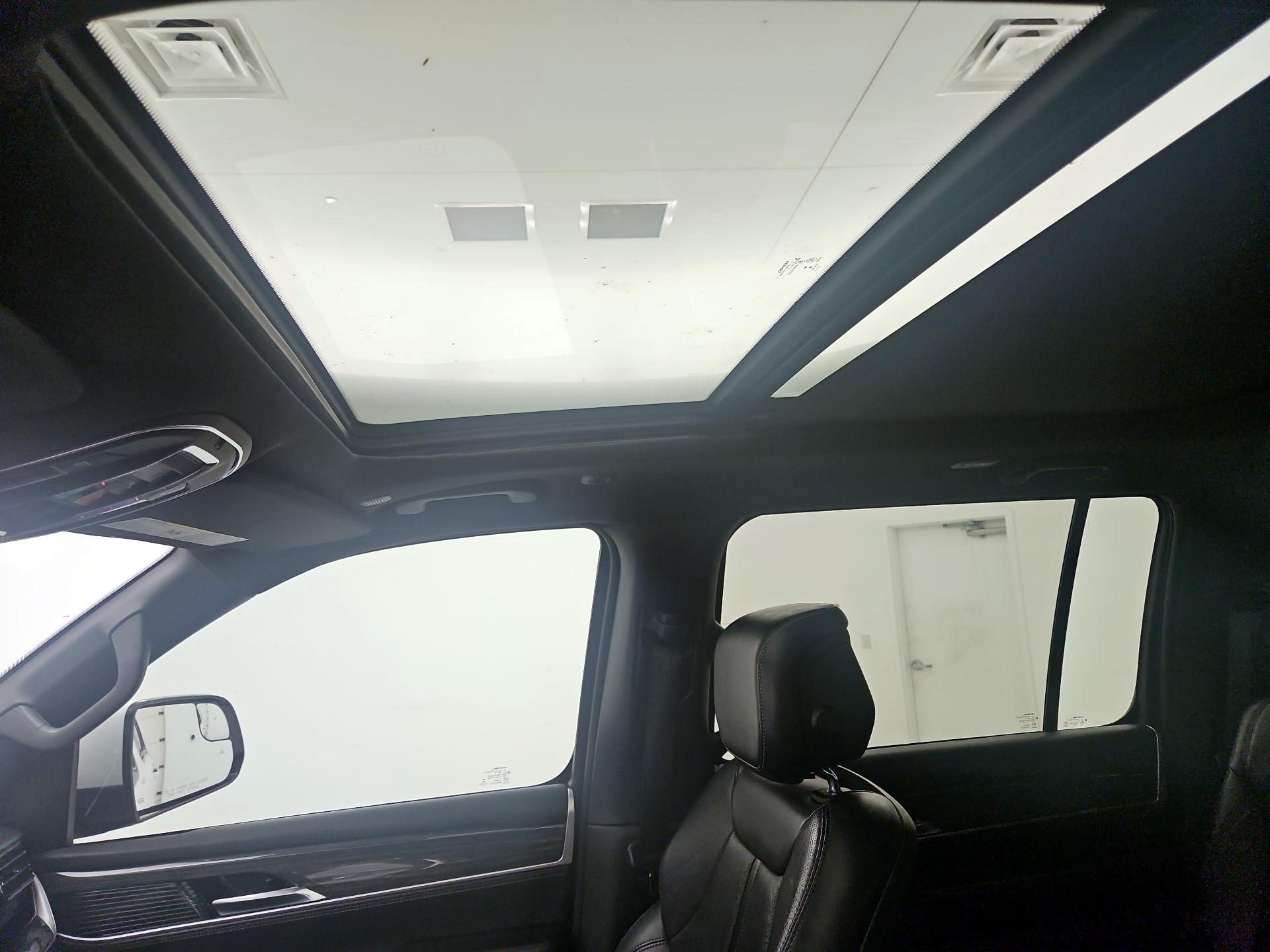 Thumbnail: 2022 Jeep Wagoneer - 20