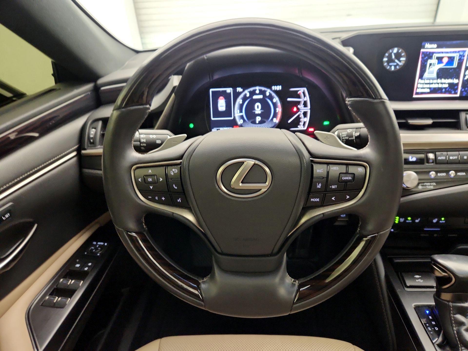 Thumbnail: 2021 Lexus ES - 10