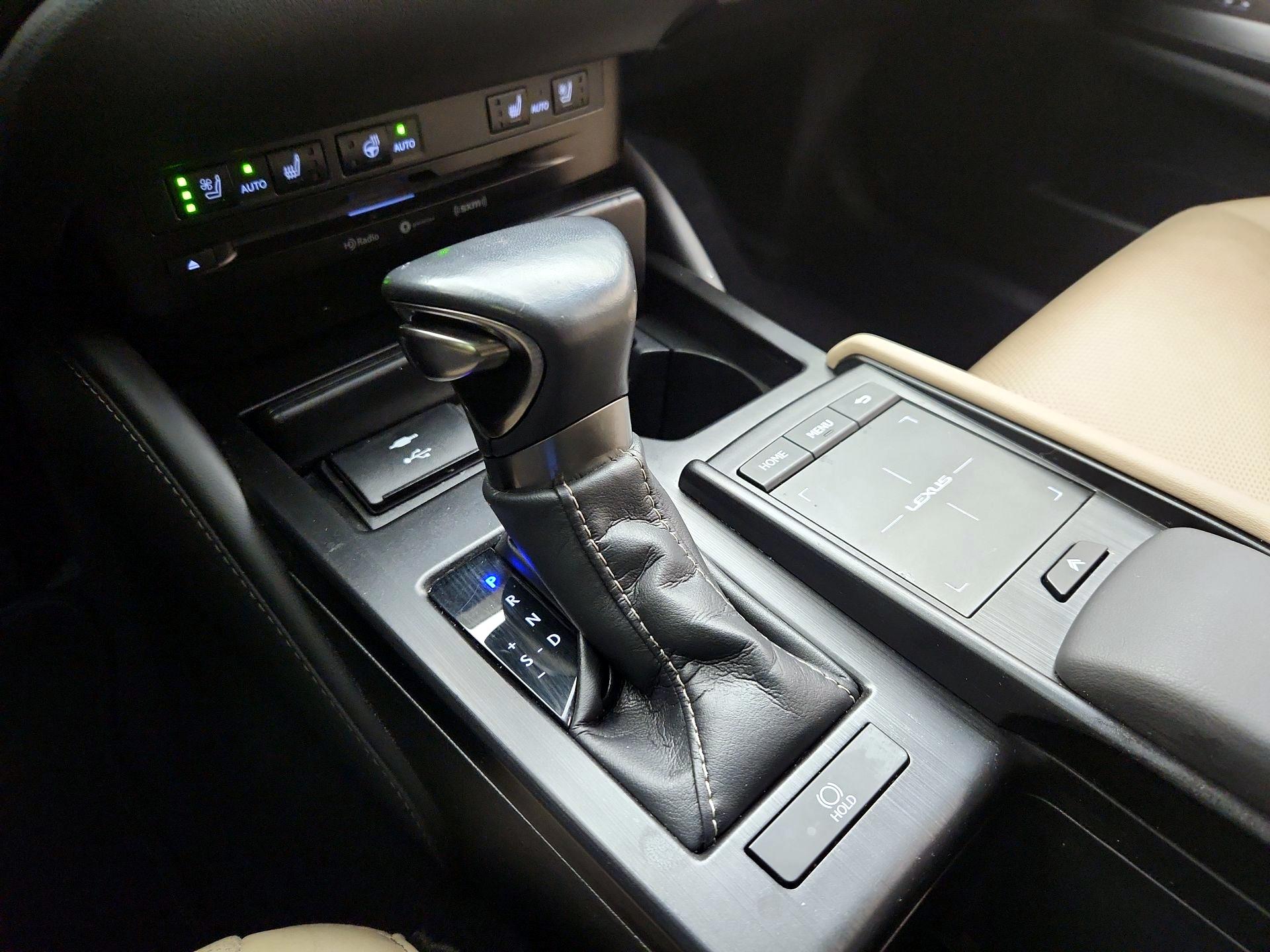 Thumbnail: 2021 Lexus ES - 17