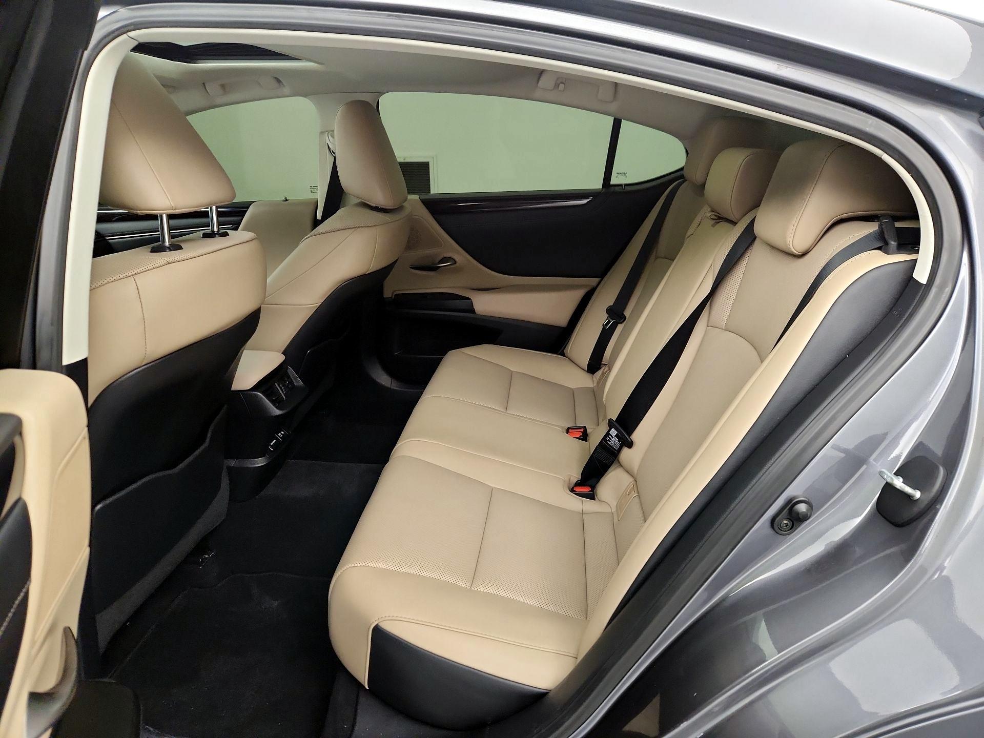 Thumbnail: 2021 Lexus ES - 20