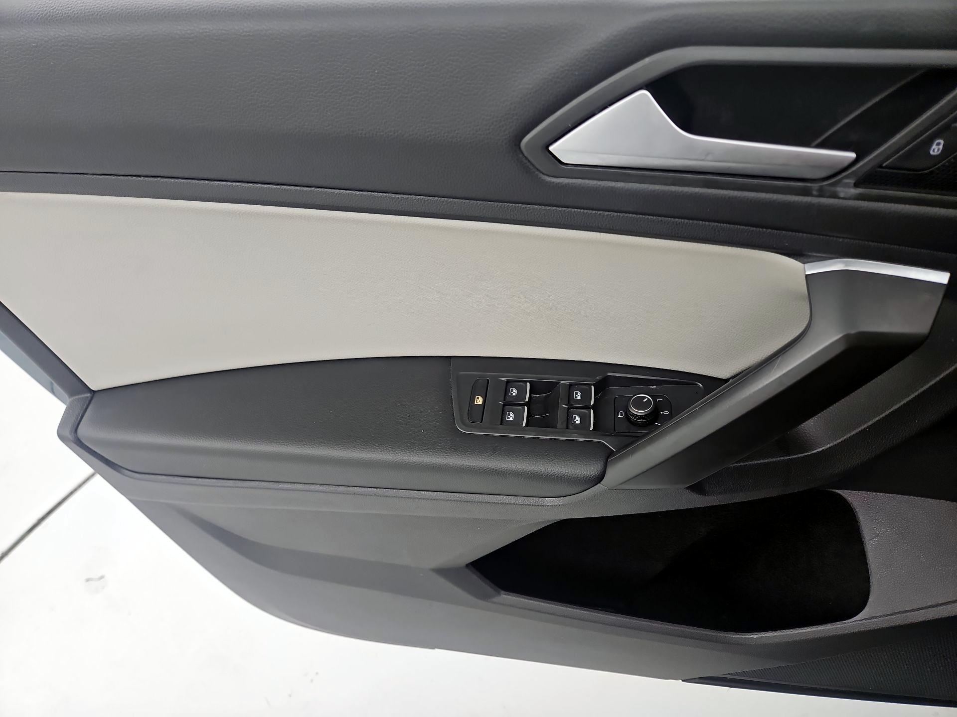 Thumbnail: 2021 Volkswagen Tiguan - 12