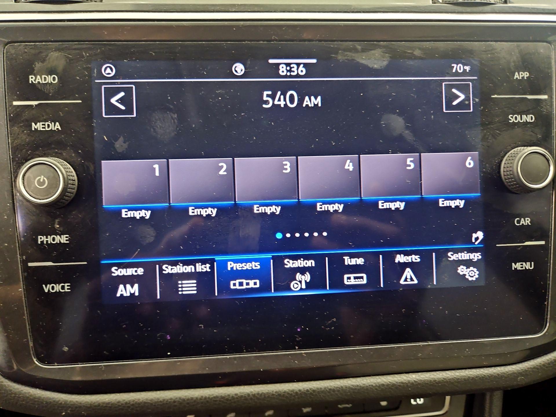 Thumbnail: 2021 Volkswagen Tiguan - 15