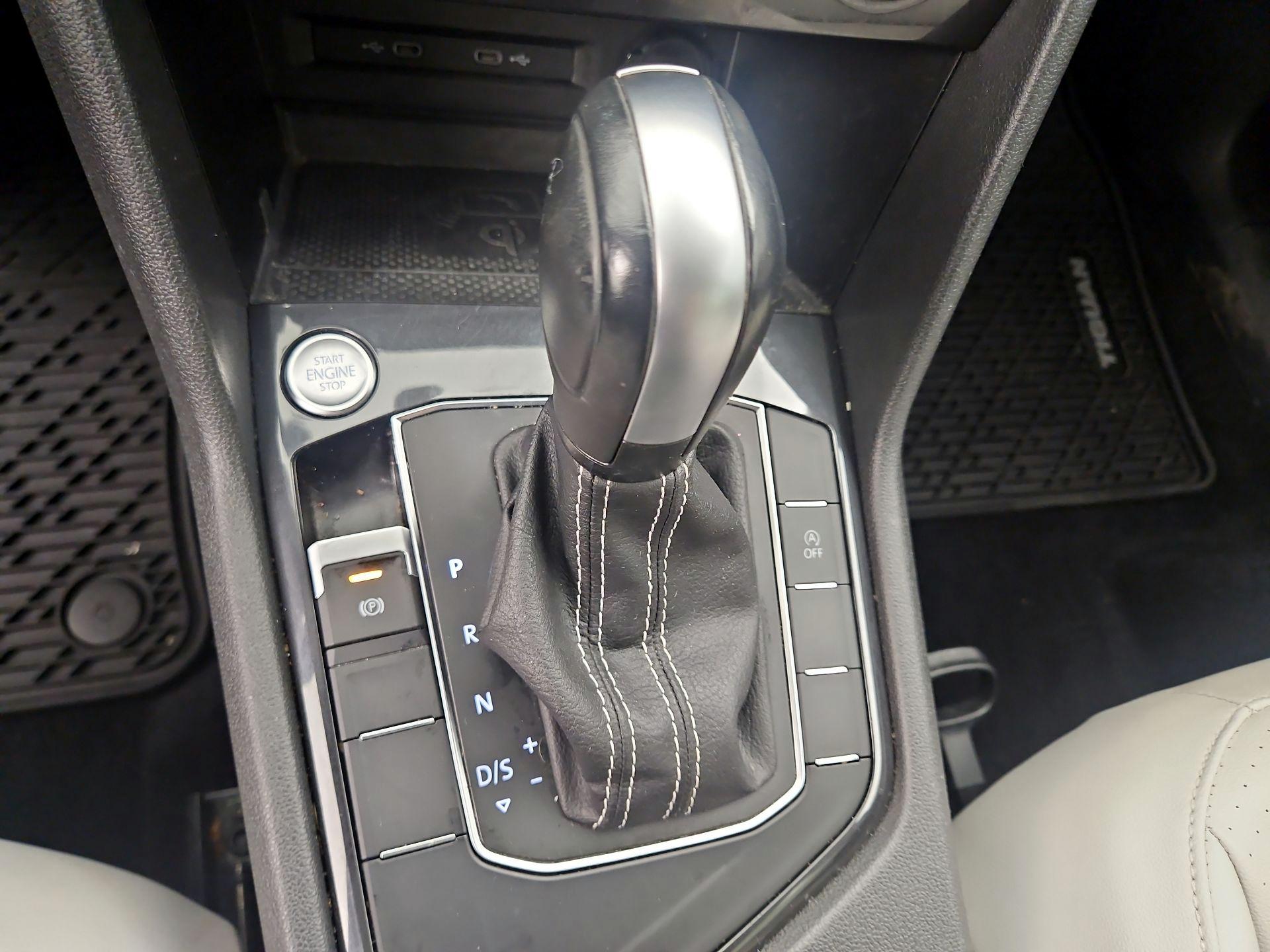 Thumbnail: 2021 Volkswagen Tiguan - 17