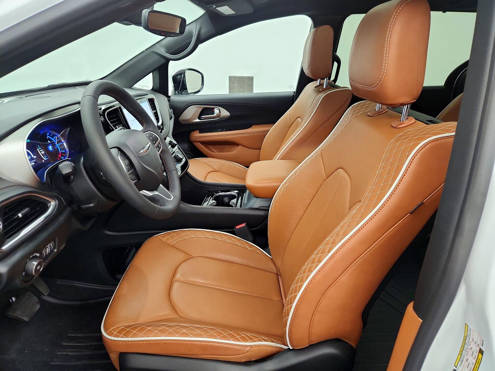 Thumbnail: 2025 Chrysler Pacifica - 11
