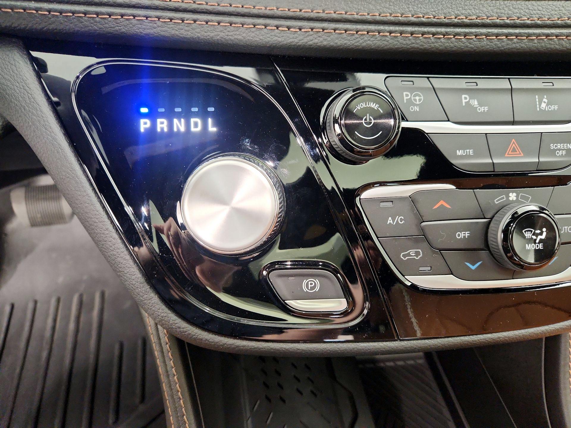 Thumbnail: 2025 Chrysler Pacifica - 18