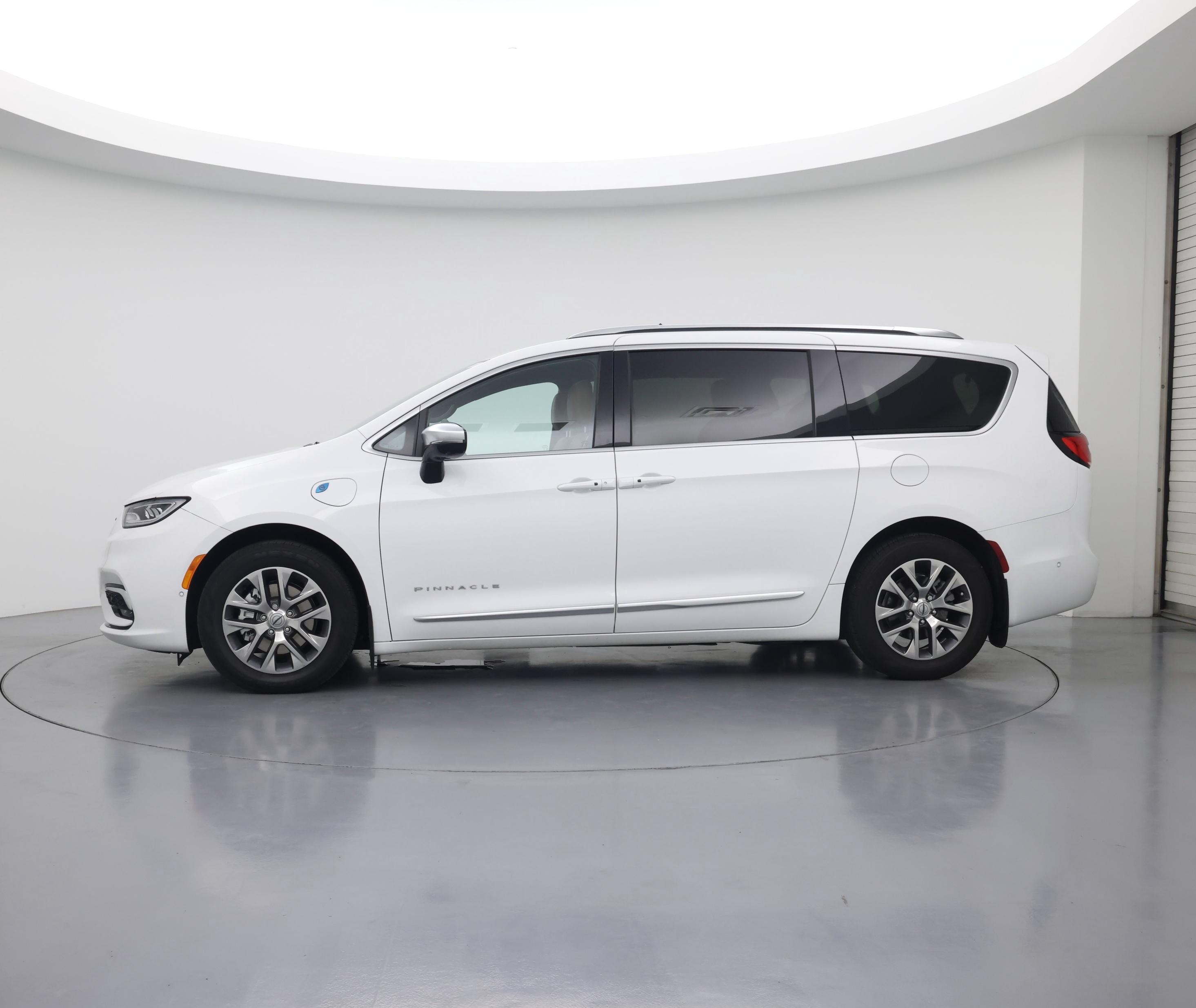 Thumbnail: 2025 Chrysler Pacifica - 3