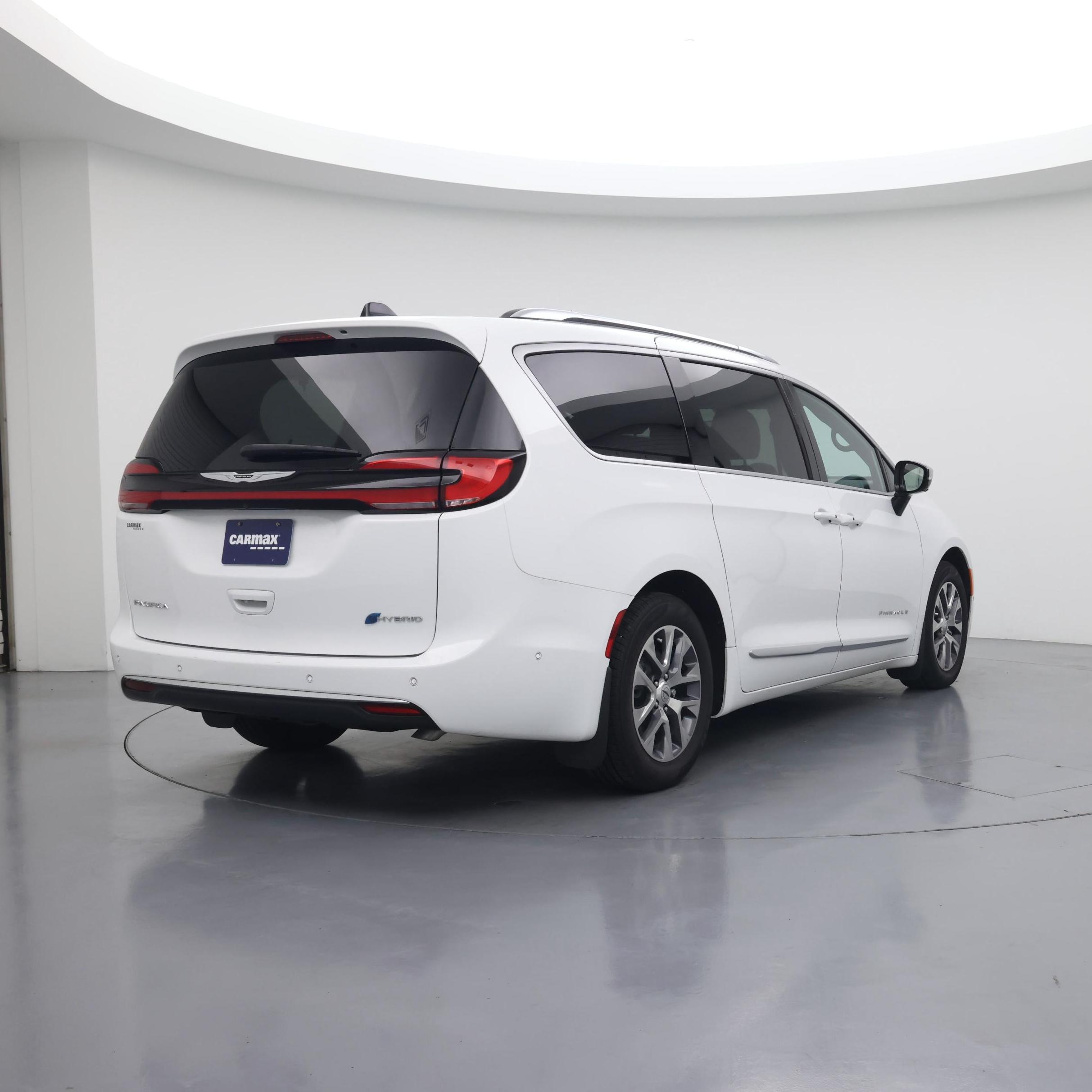 Thumbnail: 2025 Chrysler Pacifica - 8