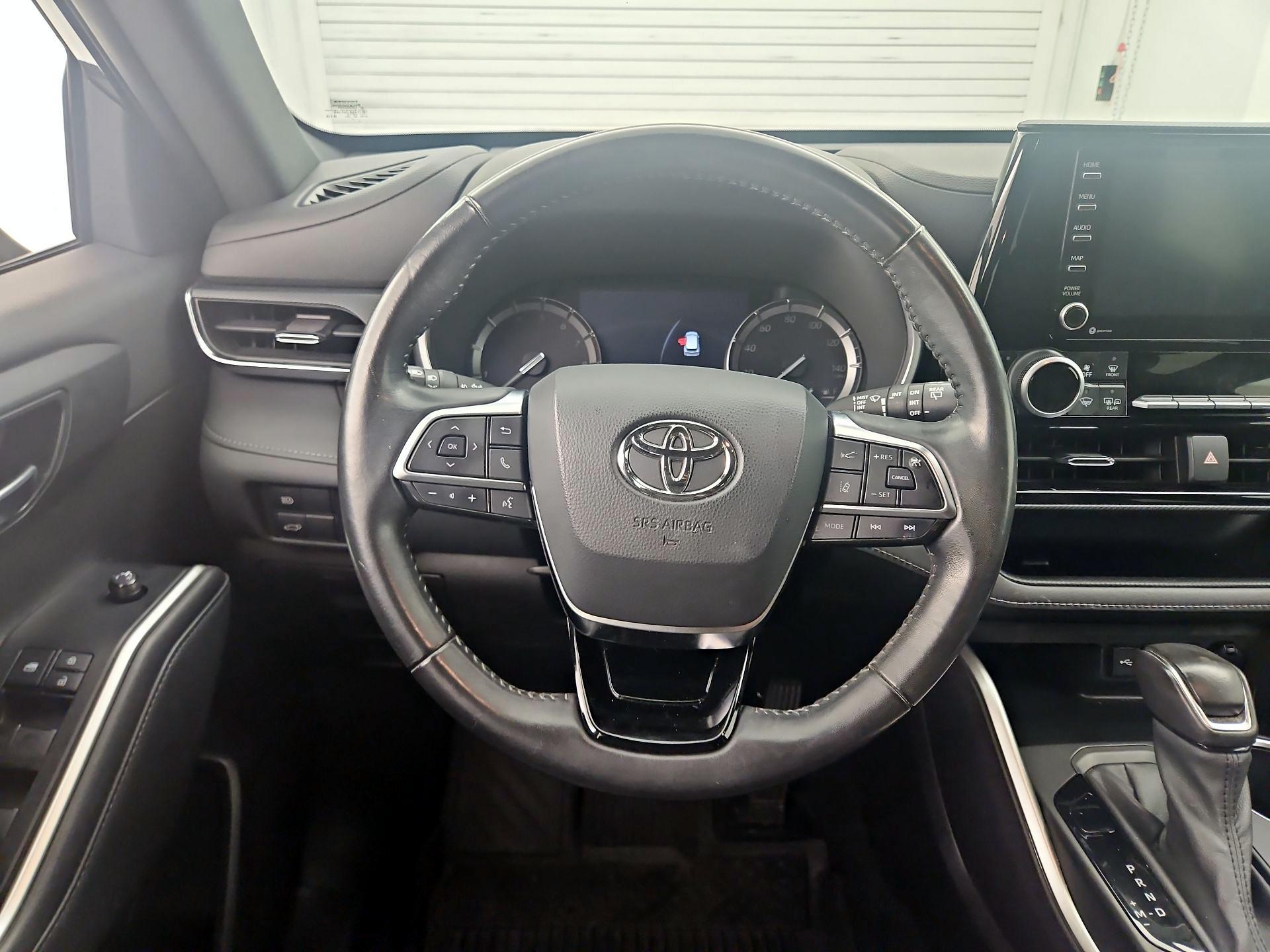 Thumbnail: 2021 Toyota Highlander - 10