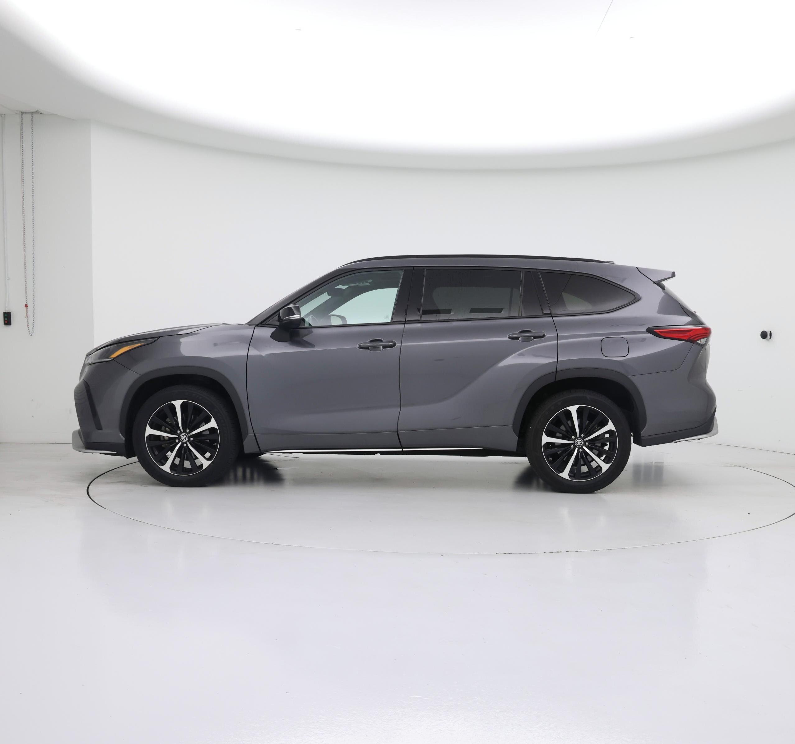 Thumbnail: 2021 Toyota Highlander - 3