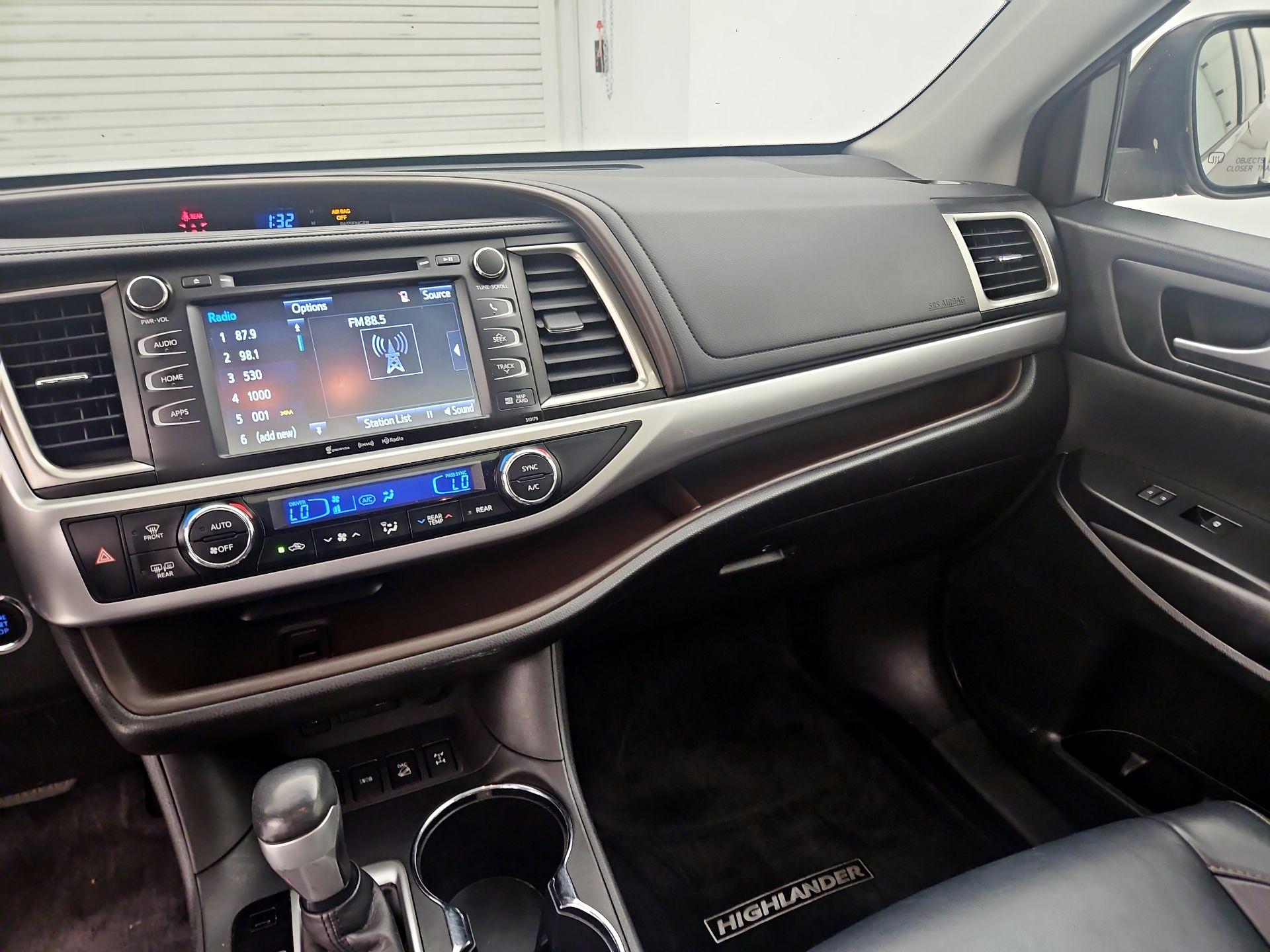 Thumbnail: 2017 Toyota Highlander - 9