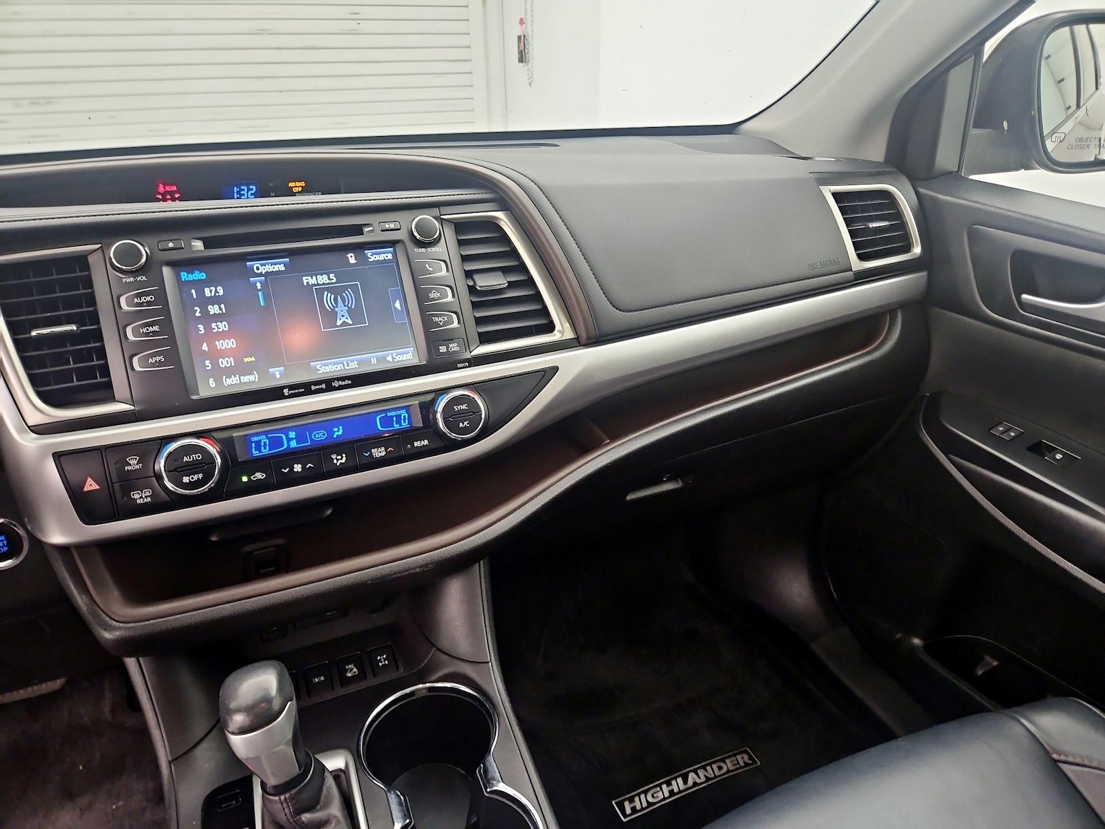 2017 Toyota Highlander XLE - Photo 10