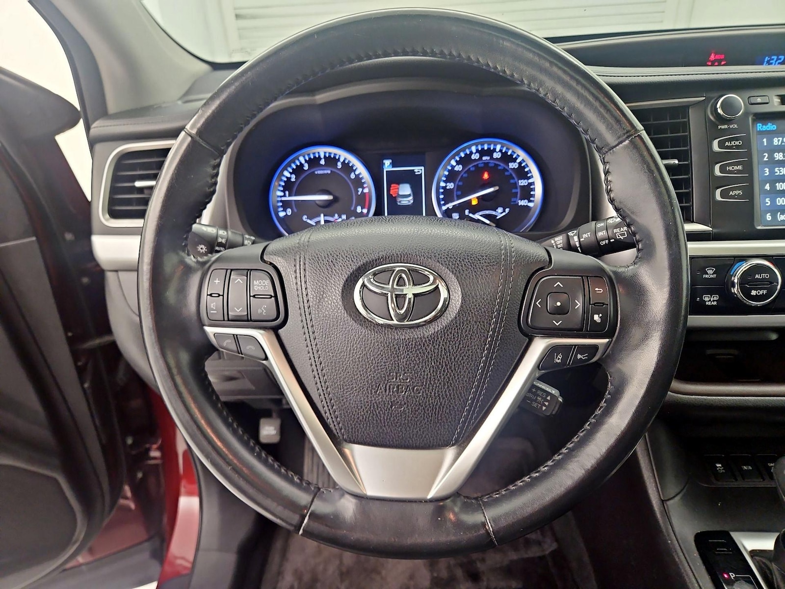 2017 Toyota Highlander XLE - Photo 11